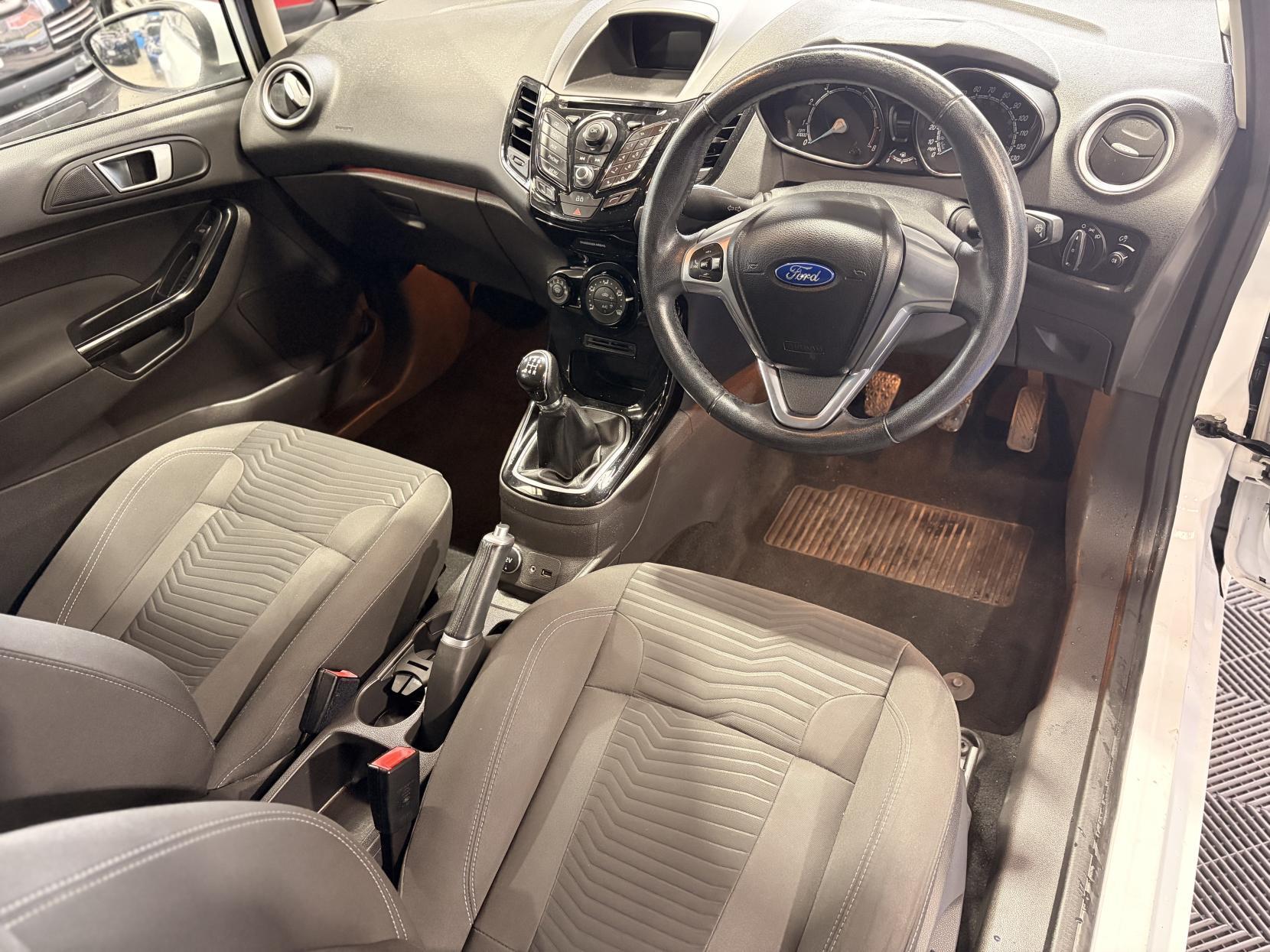 Ford Fiesta - Image 18