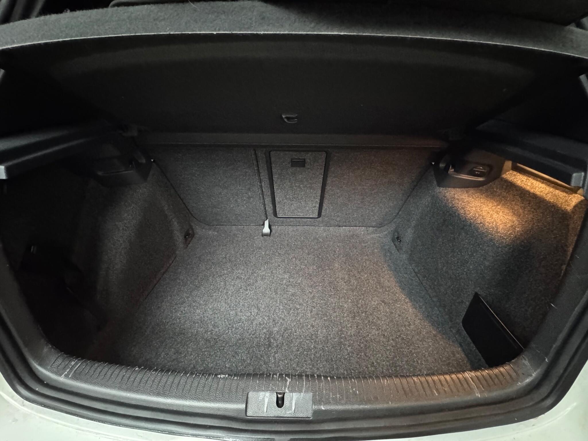 Volkswagen Golf - Image 20
