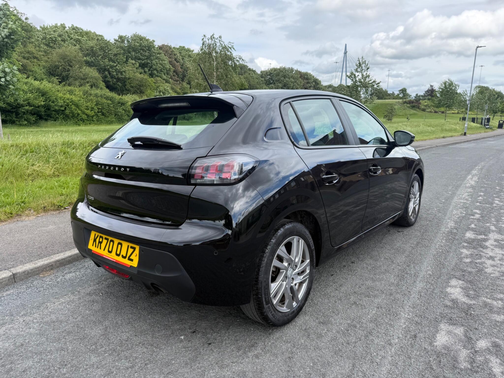 Peugeot 208 - Image 3