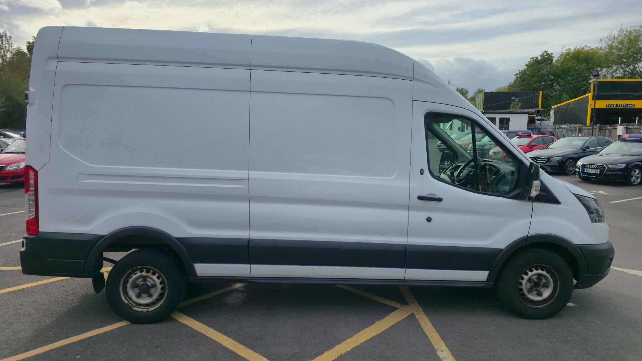 Ford Transit - Image 4
