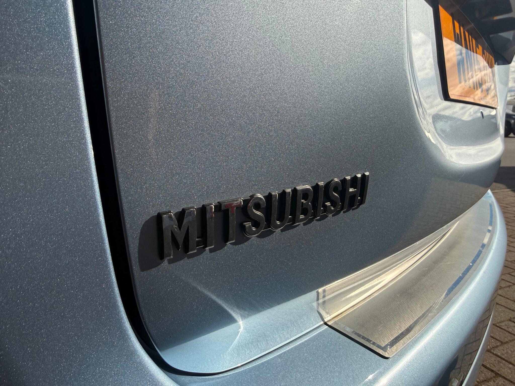 Mitsubishi Outlander - Image 10