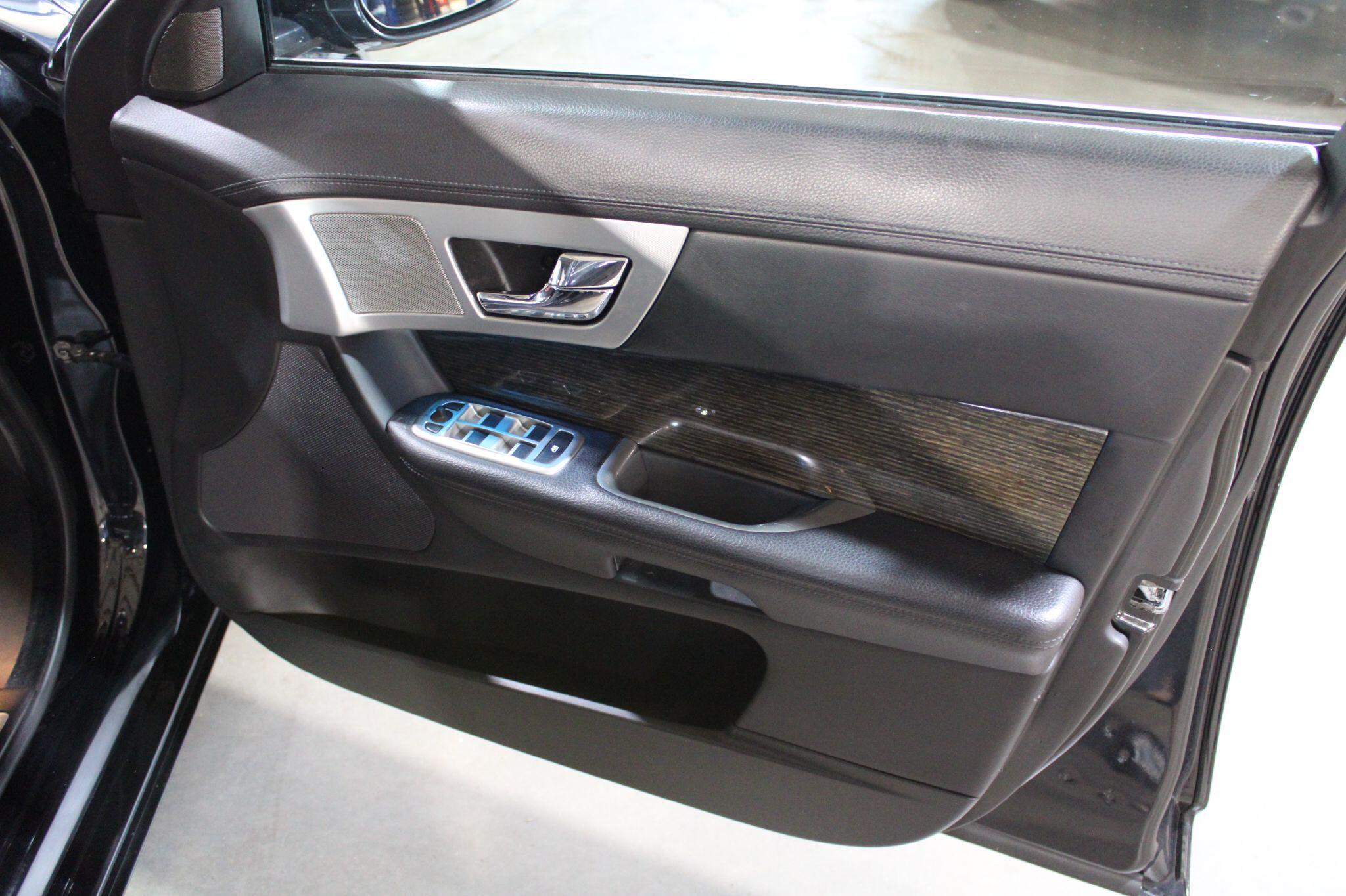 Jaguar XF - Image 7