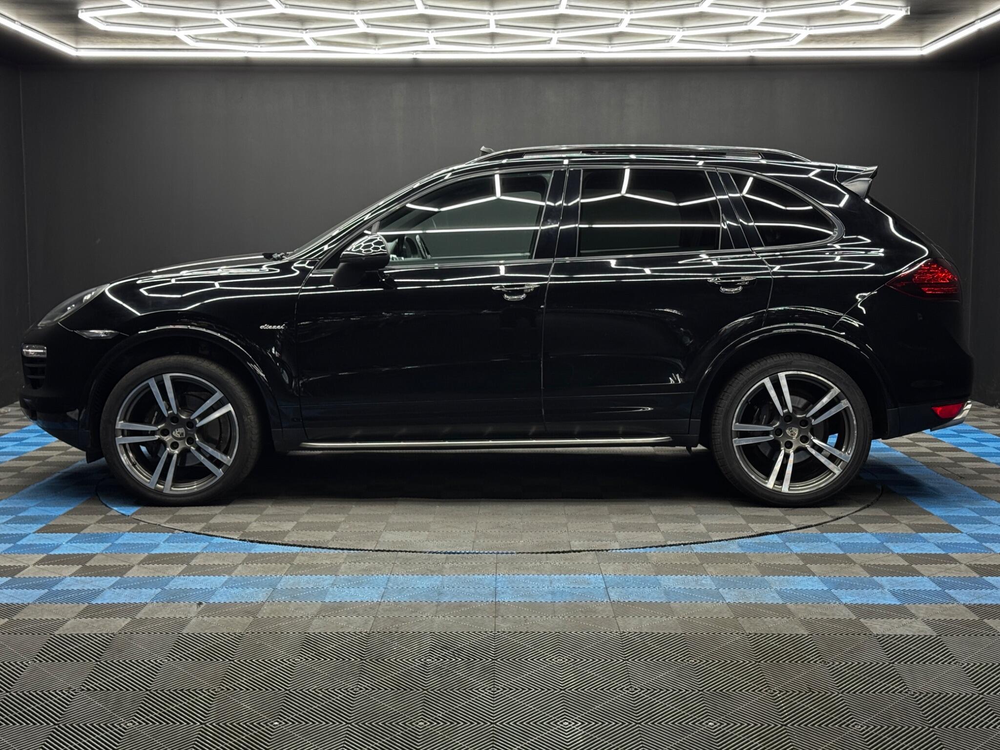 Porsche Cayenne - Image 8