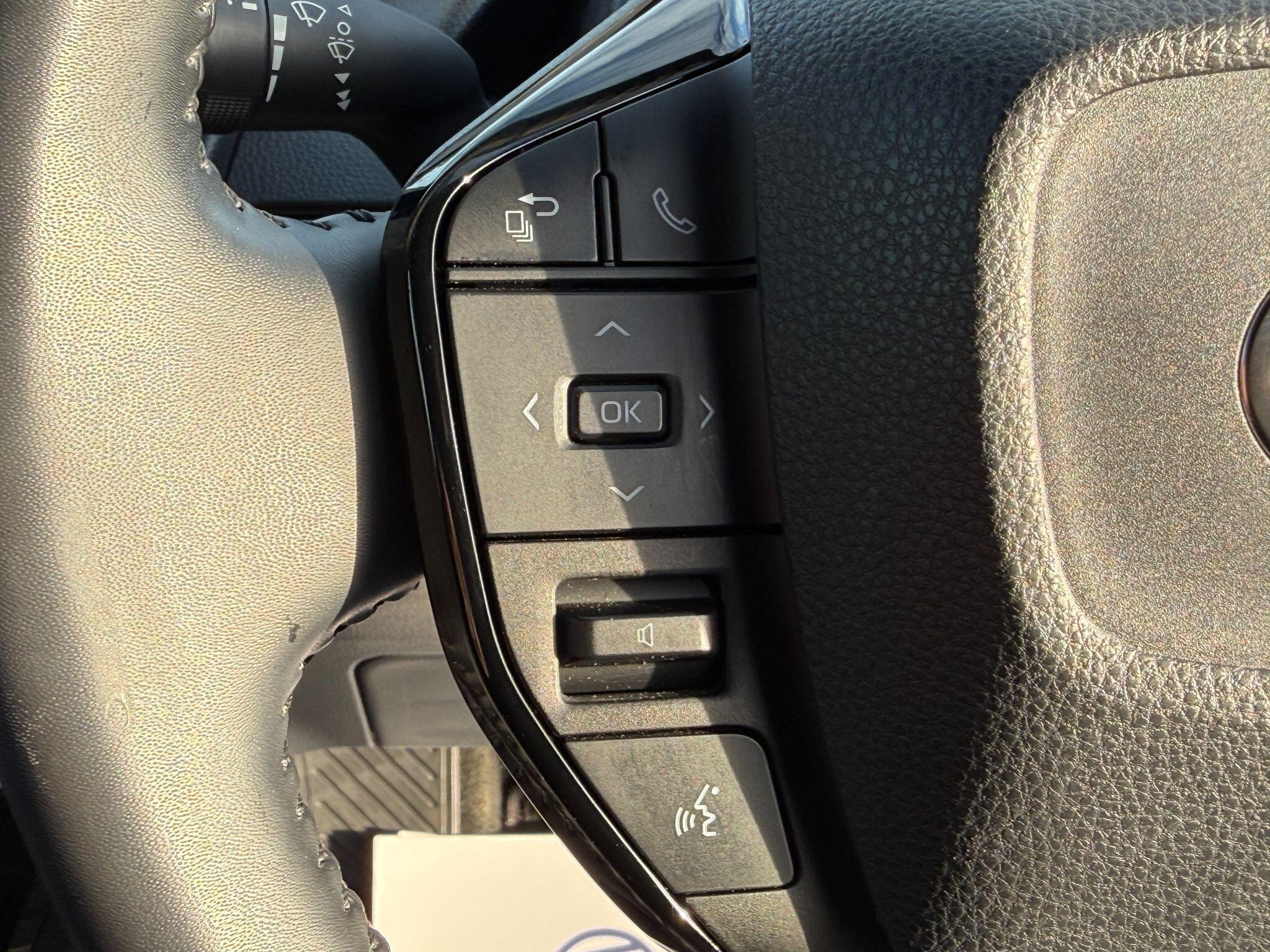 Toyota Prius - Image 50