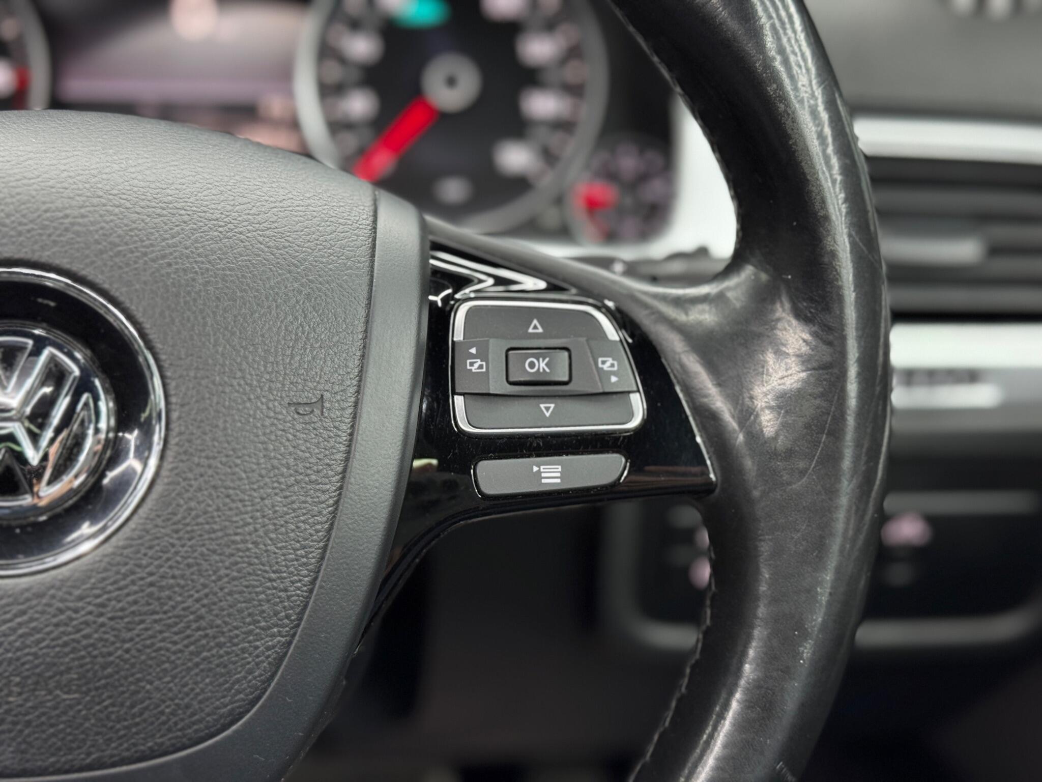 Volkswagen Touareg - Image 21