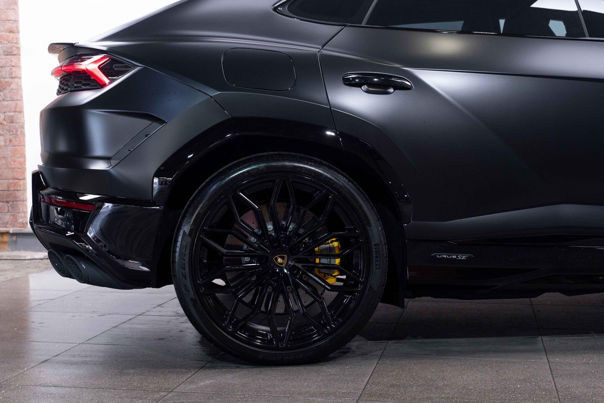 Lamborghini Urus - Image 8