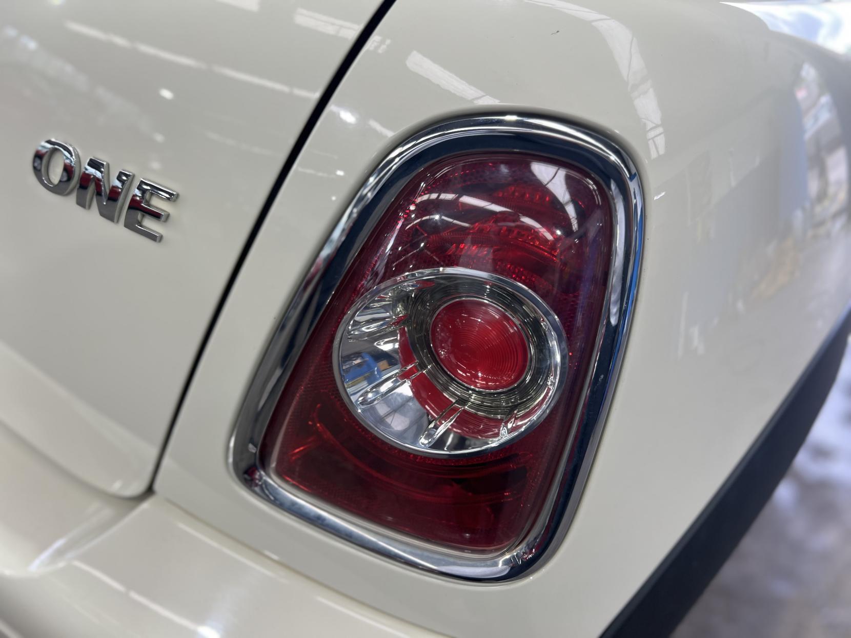 MINI Convertible - Image 18