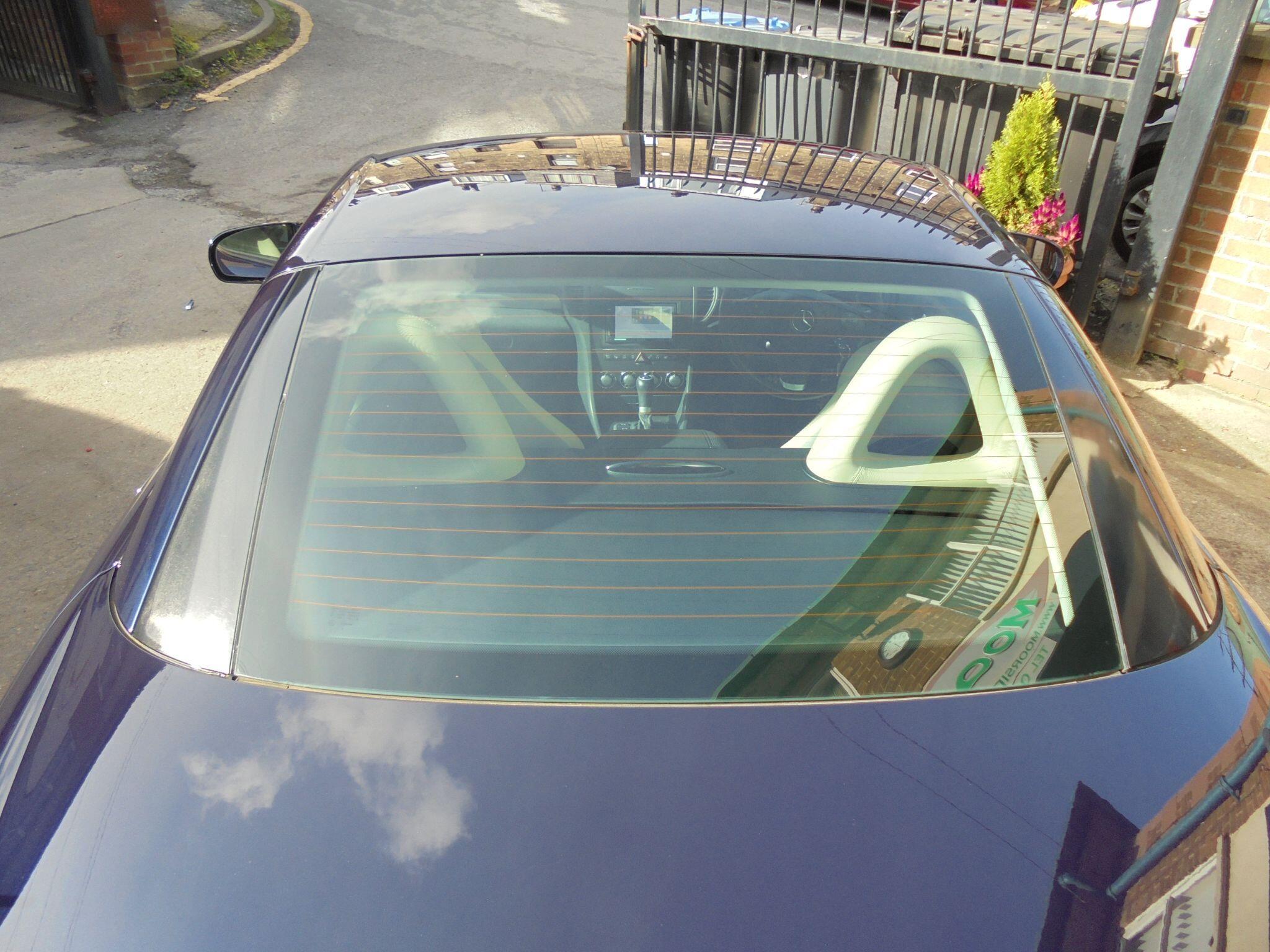 Mercedes SLK - Image 13