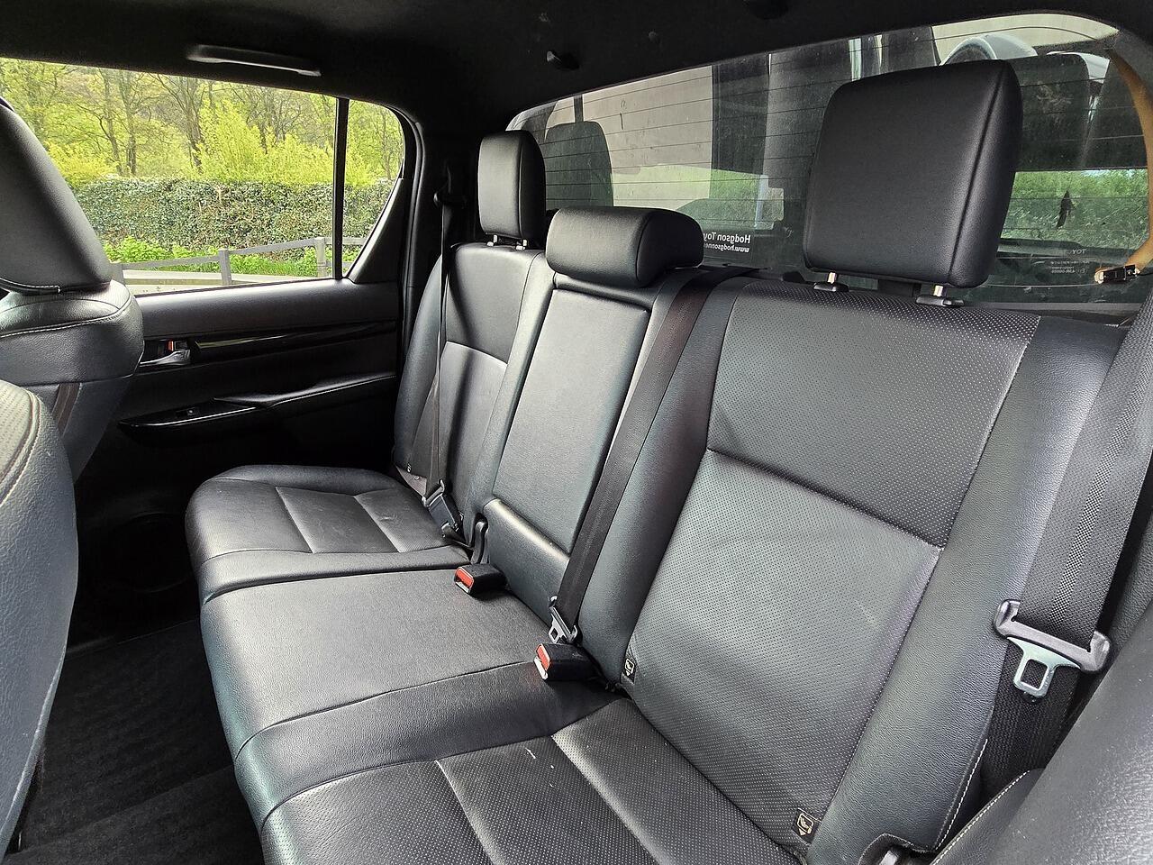 Toyota Hilux - Image 8