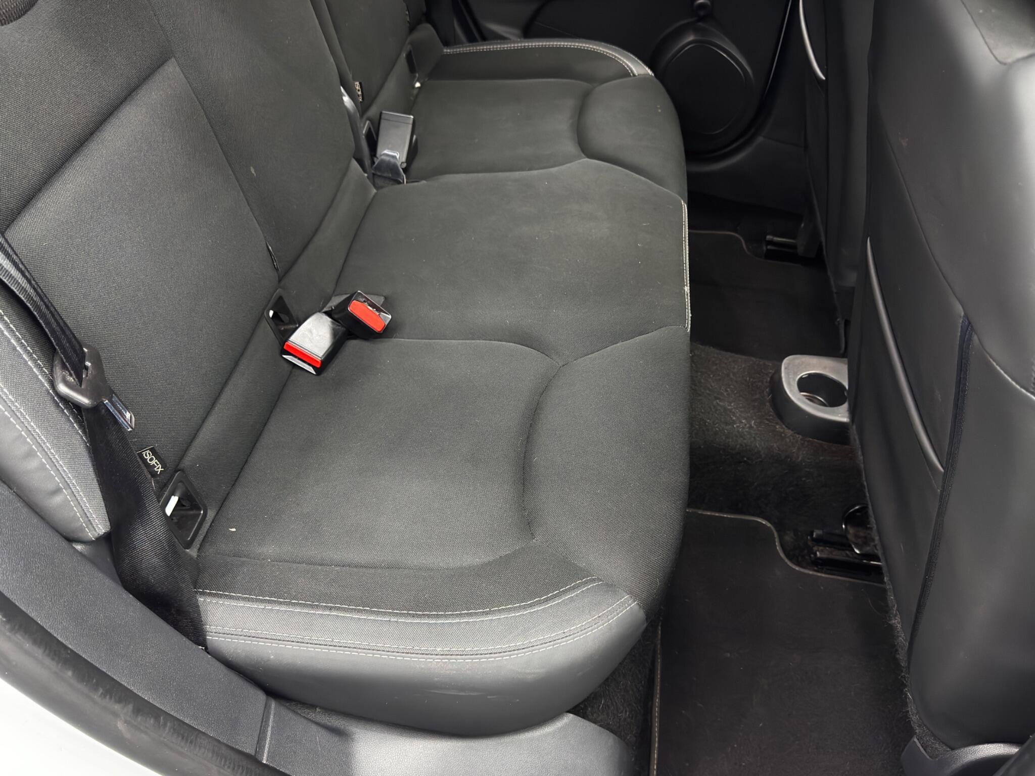 Renault Clio - Image 16