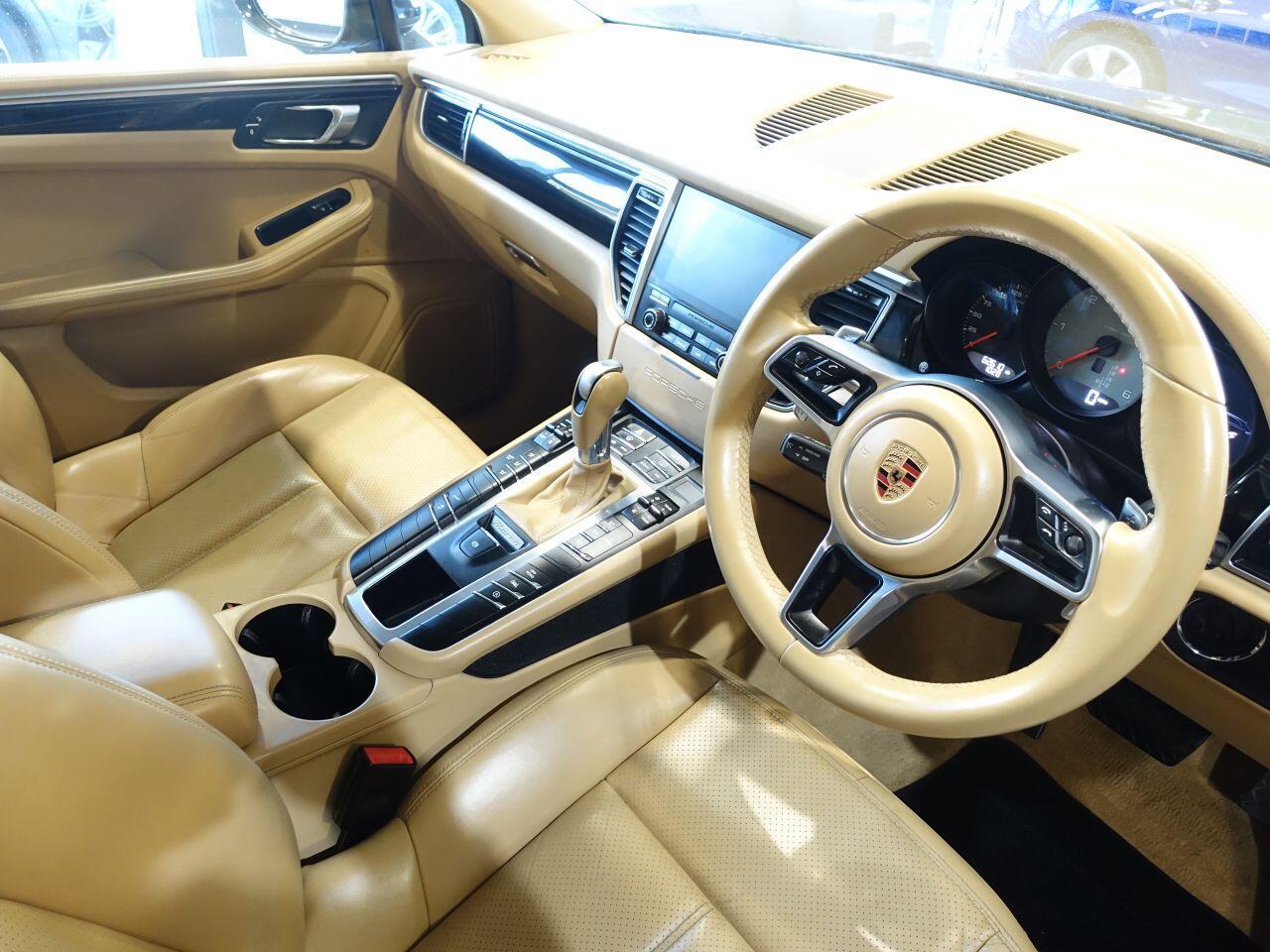Porsche Macan - Image 4