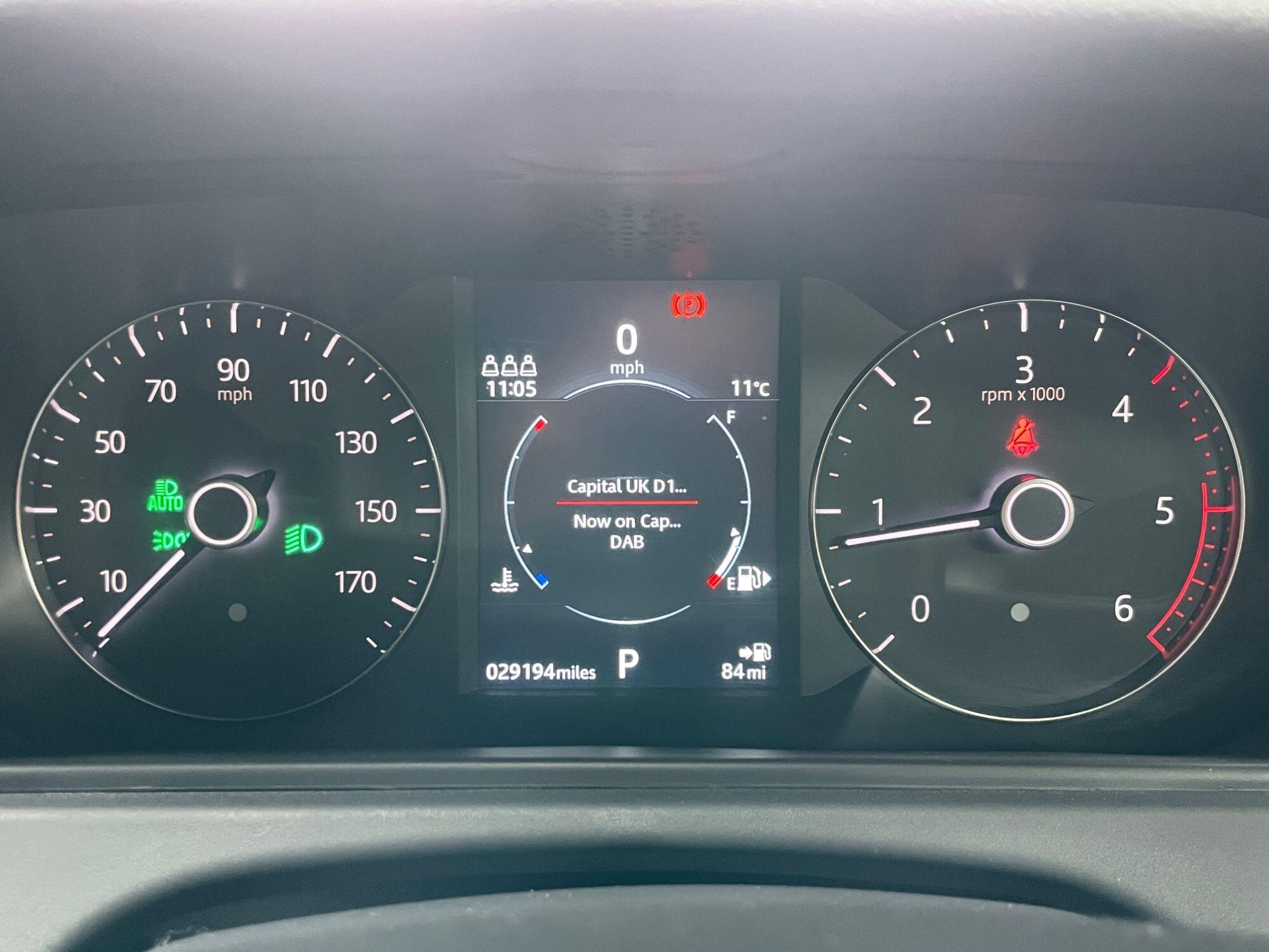 Land Rover Range Rover Velar - Image 38