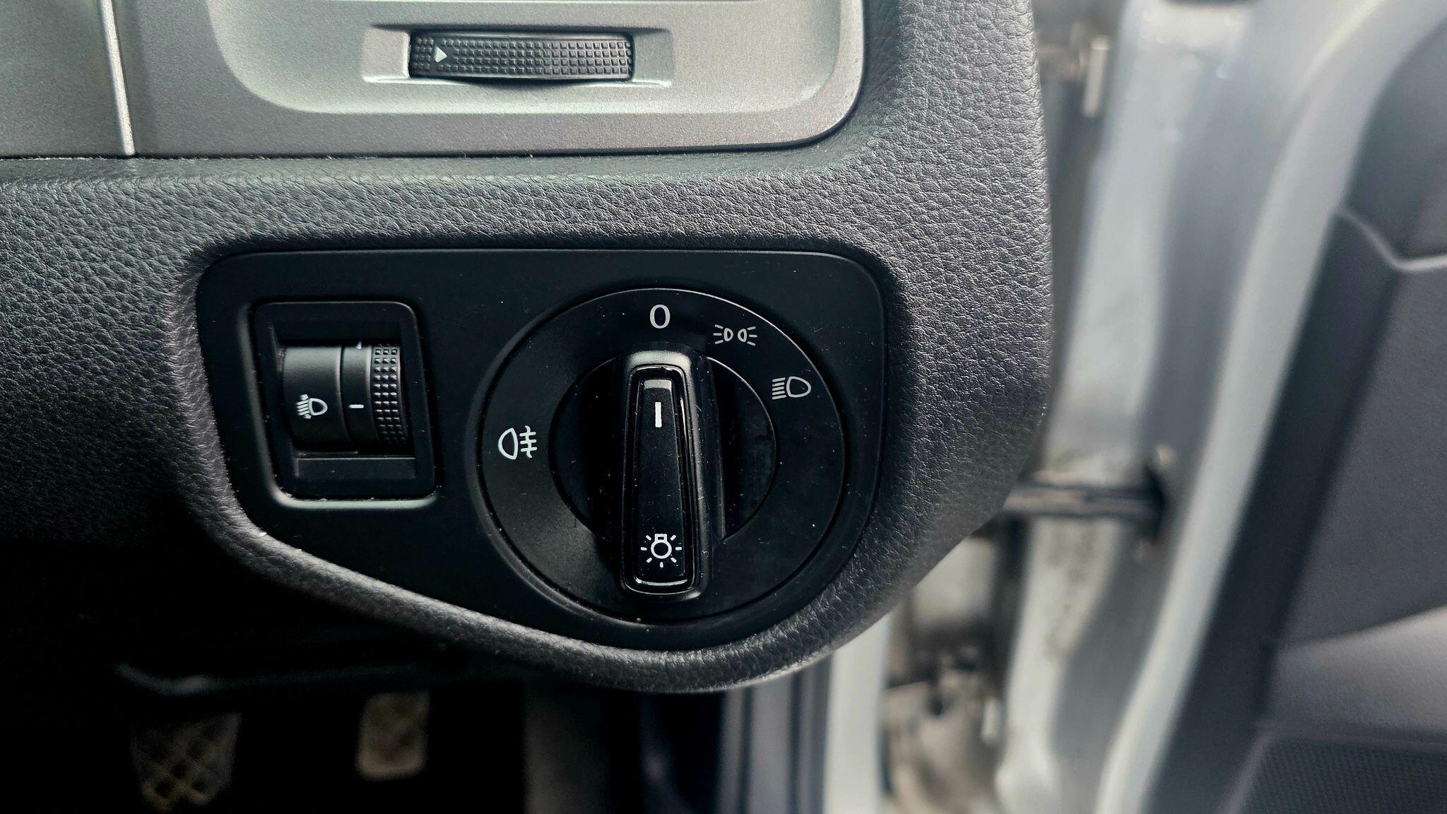 Volkswagen Golf - Image 23