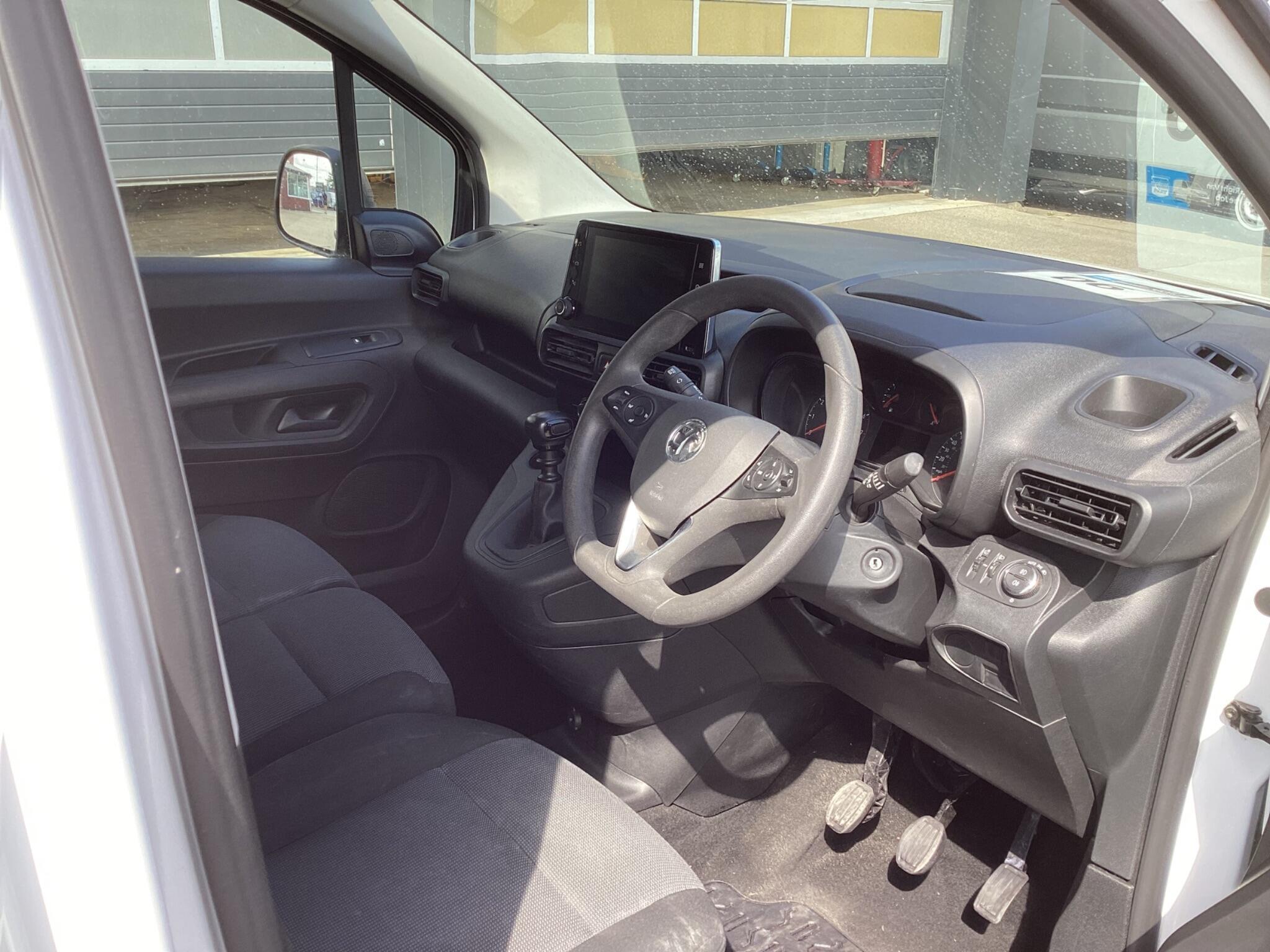 Vauxhall Combo - Image 17