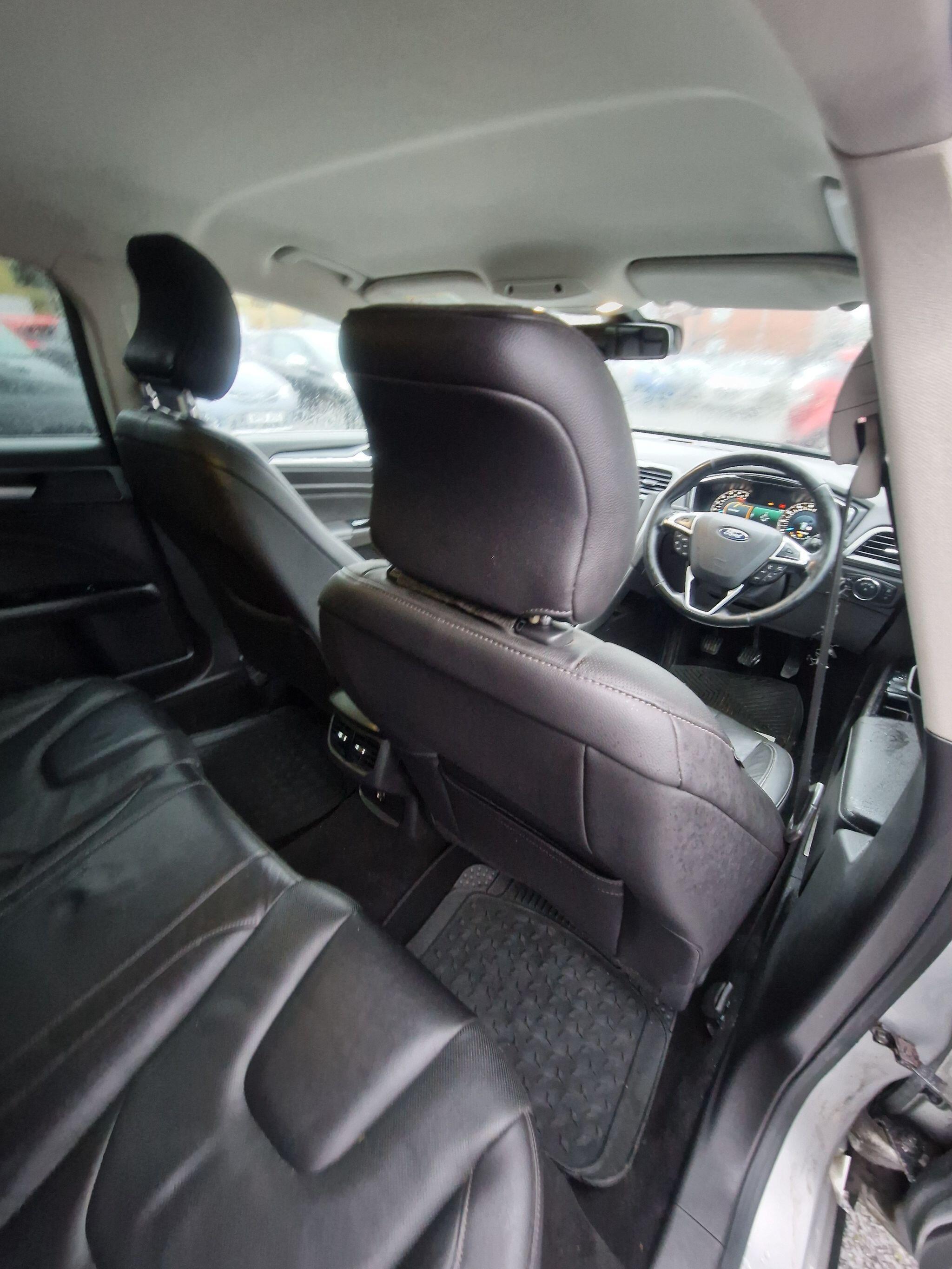 Ford Mondeo - Image 30