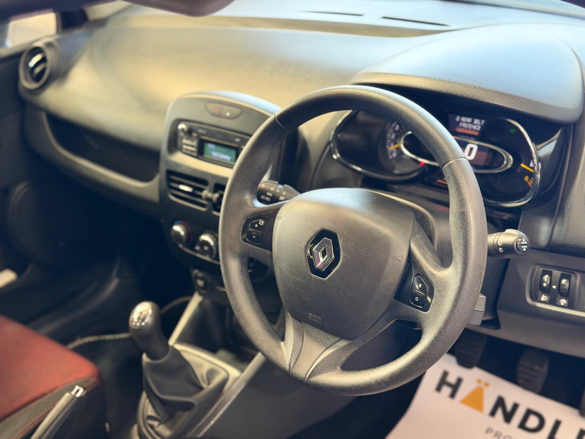 Renault Clio - Image 20