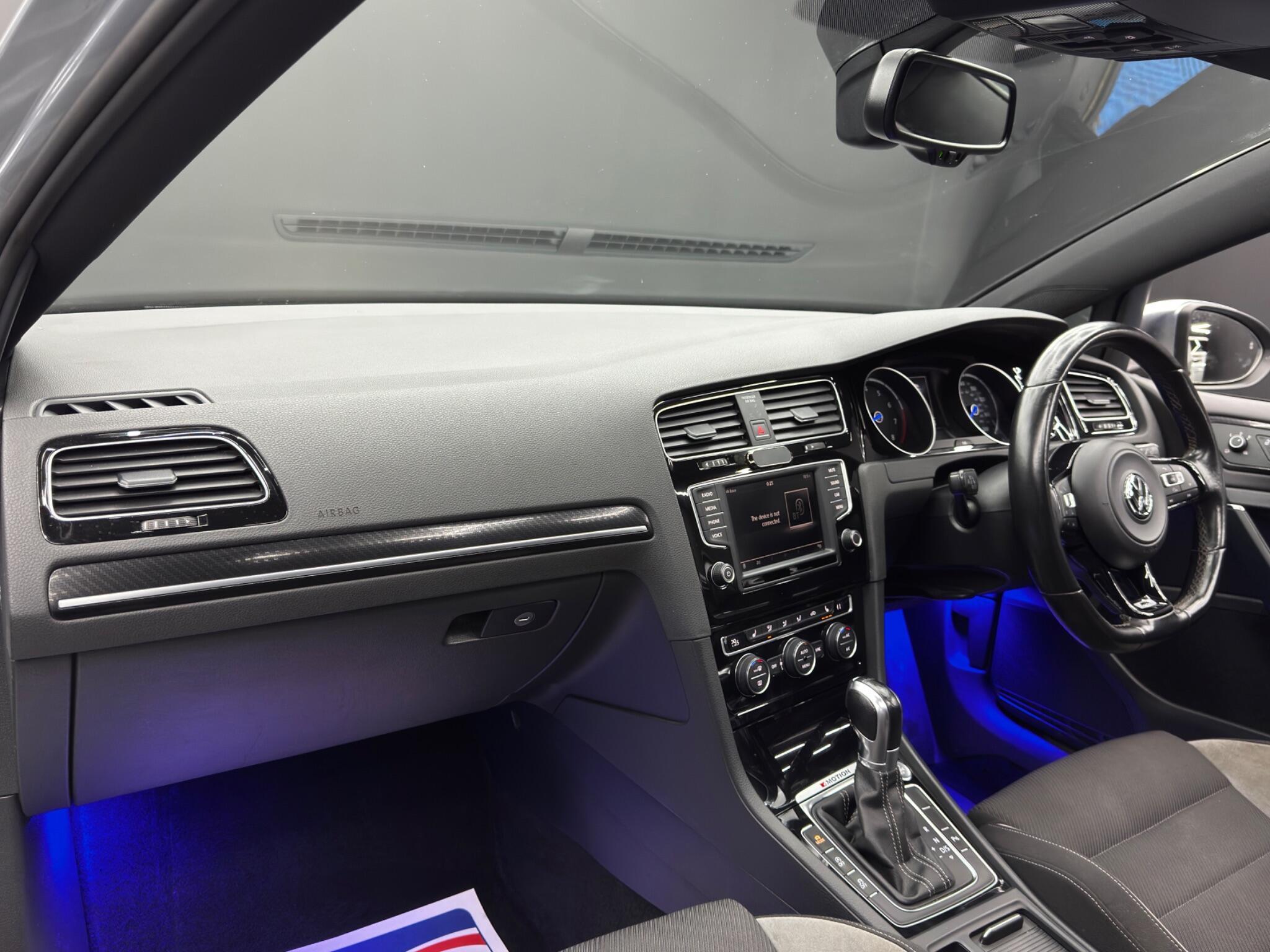 Volkswagen Golf - Image 11