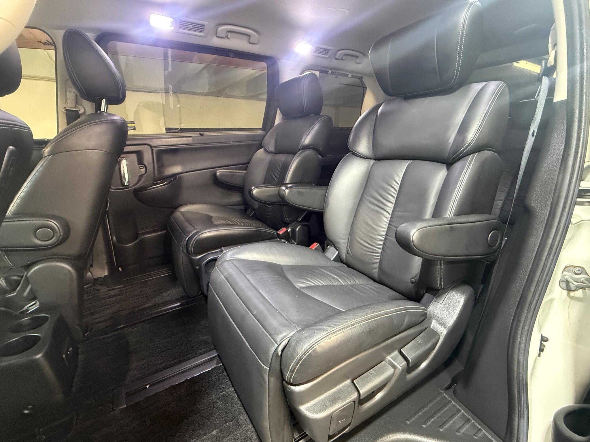 Nissan Elgrand - Image 14