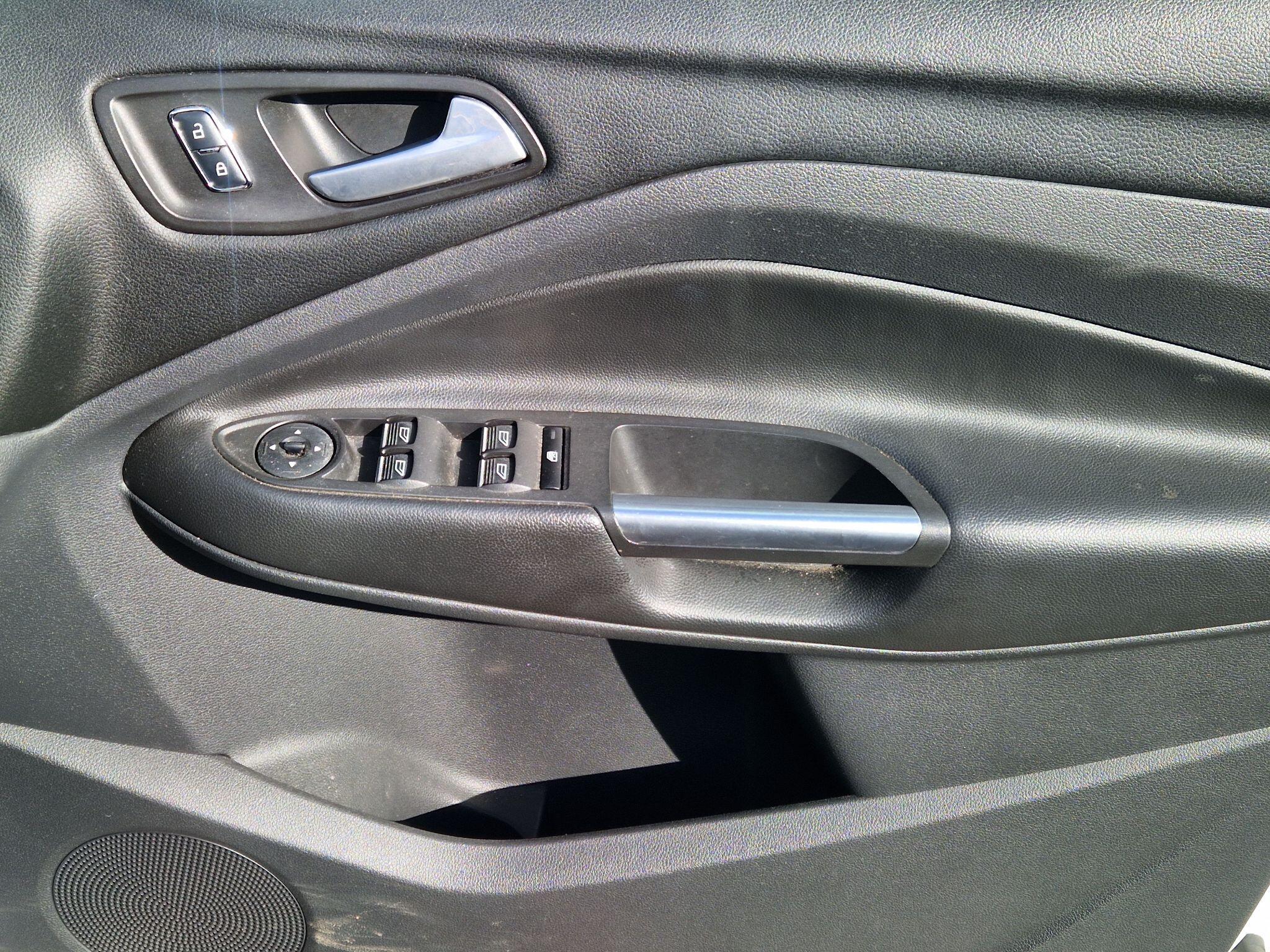 Ford Kuga - Image 30