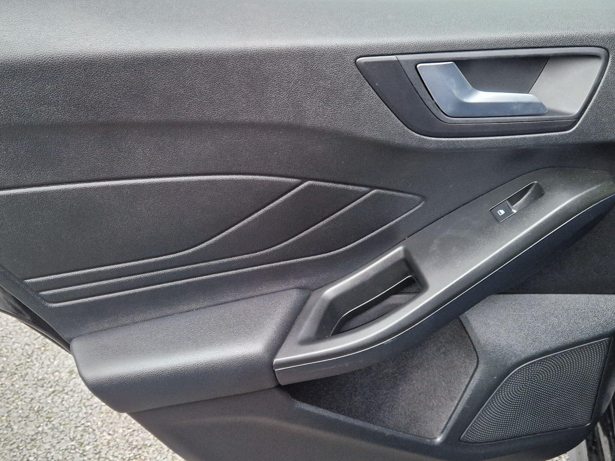 Ford Focus - Image 40