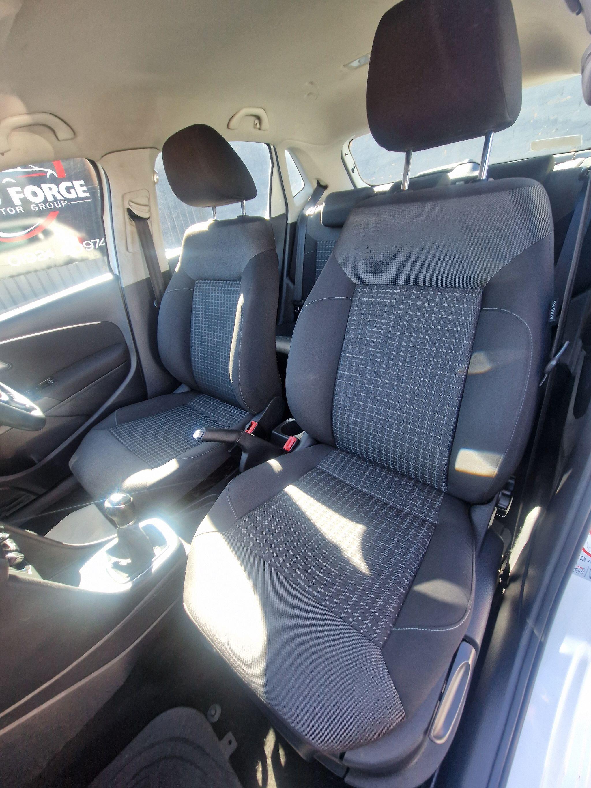 Volkswagen Polo - Image 32