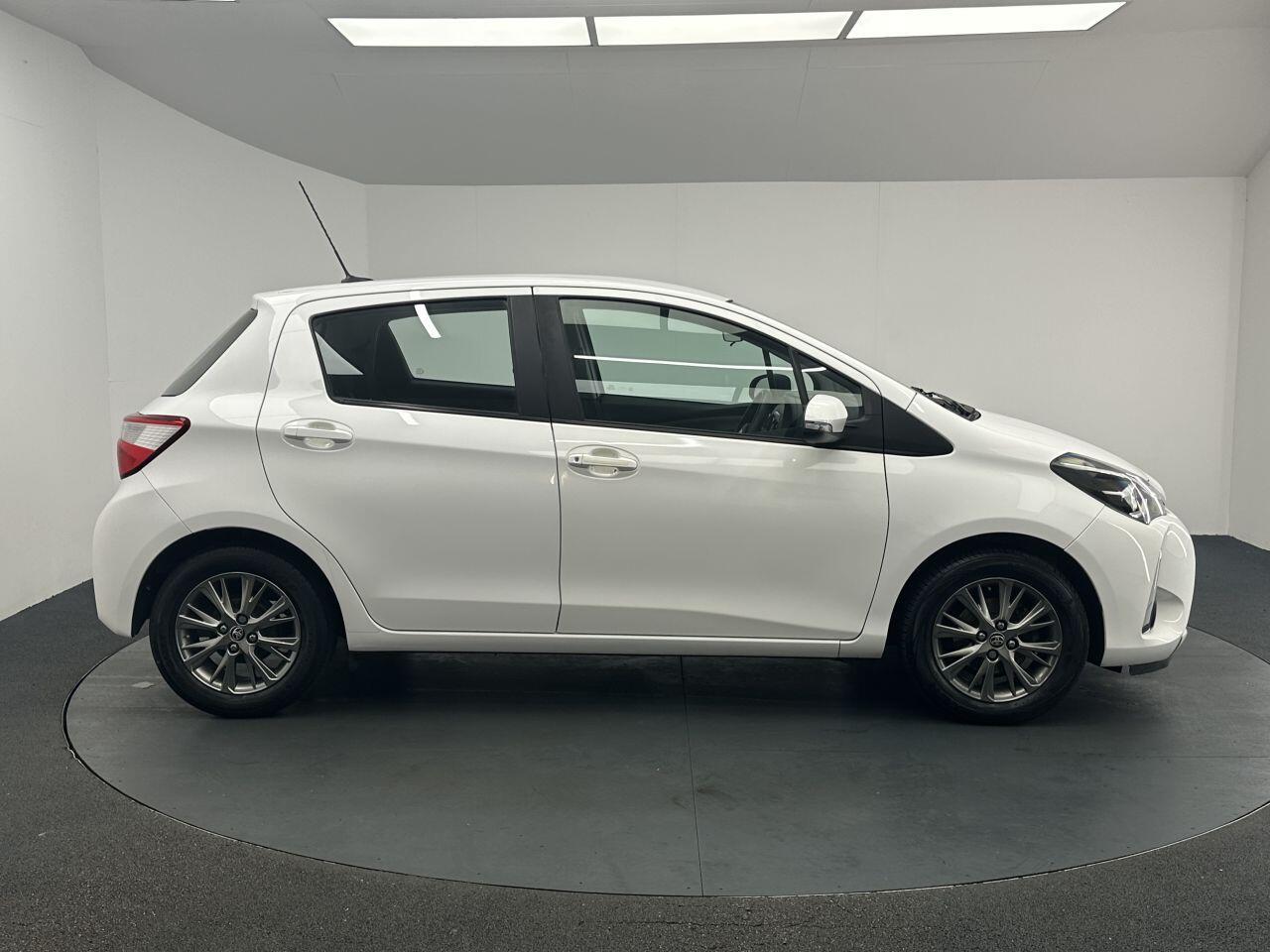 Toyota Yaris - Image 11