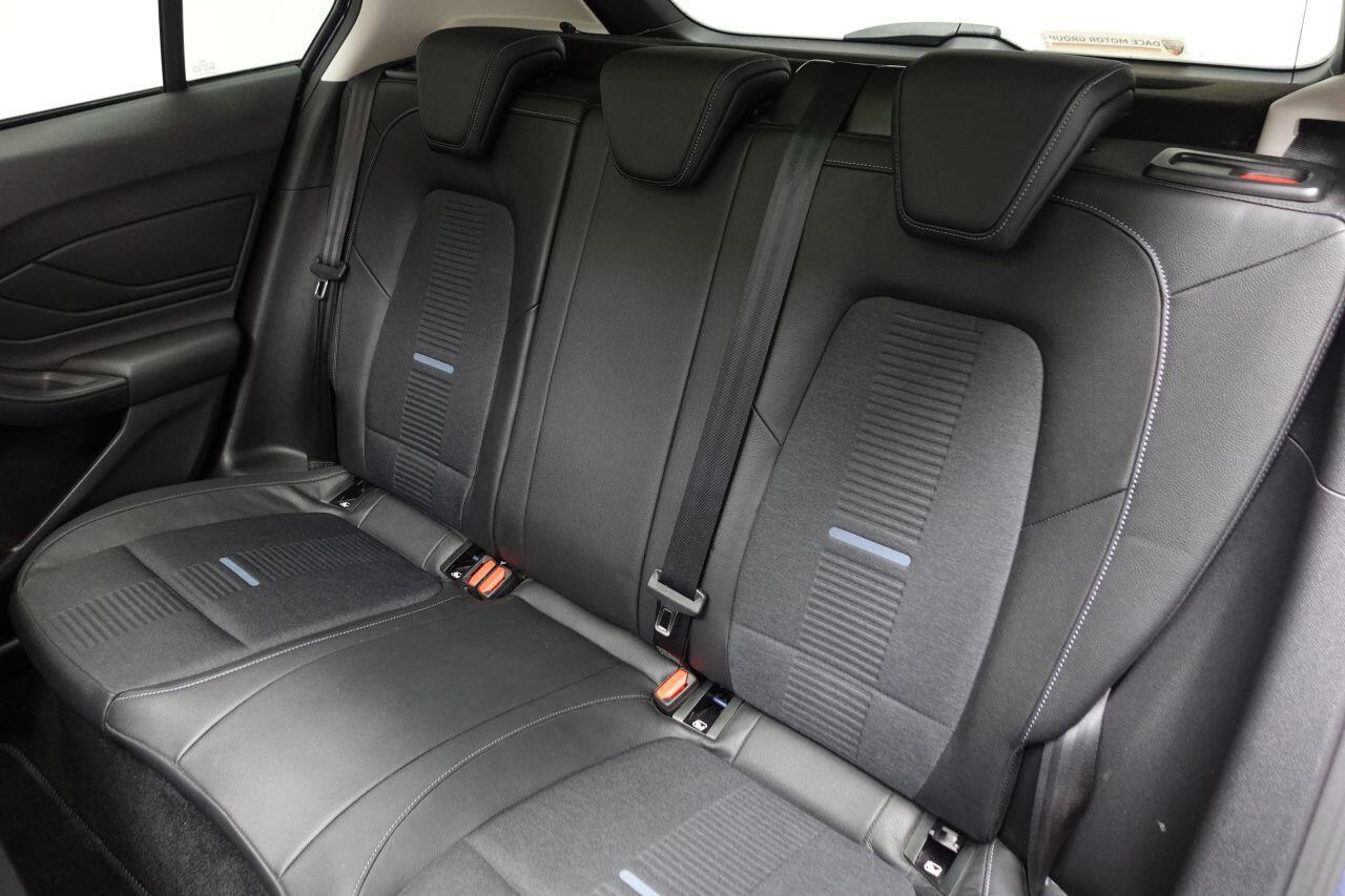 Ford Focus - Image 21
