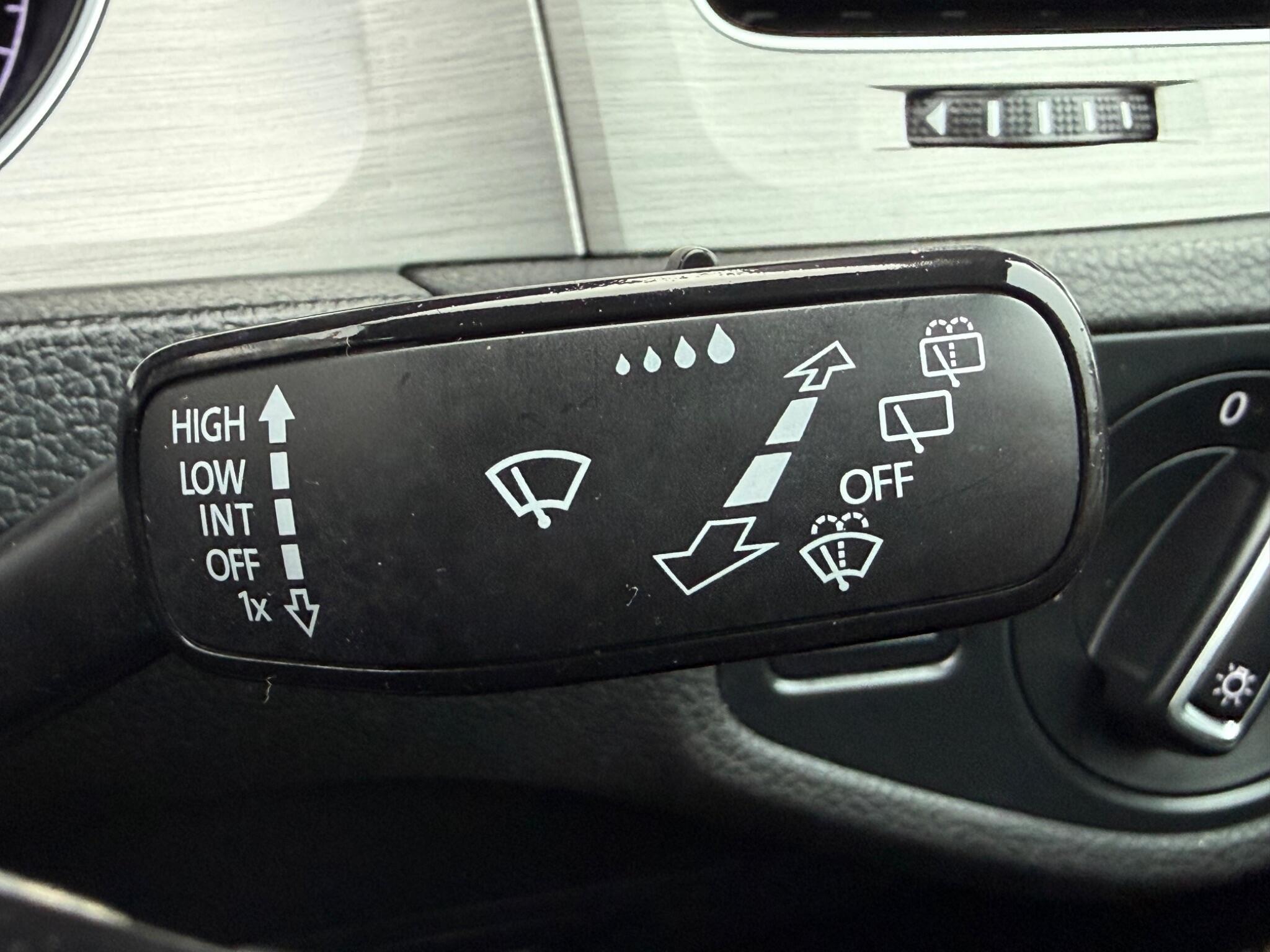 Volkswagen Golf - Image 29