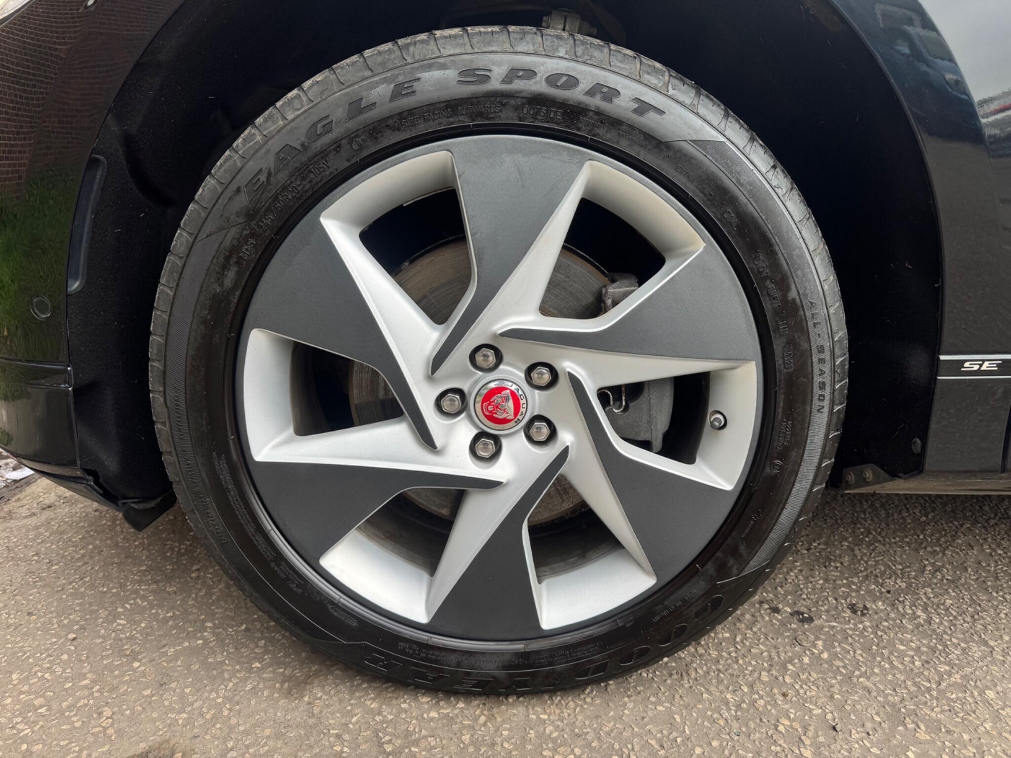 Jaguar I-Pace - Image 41