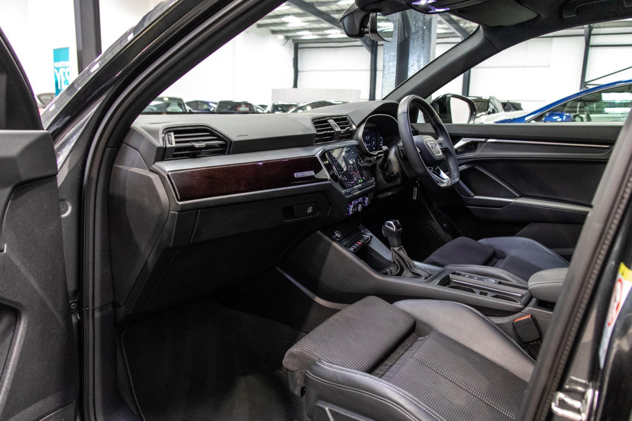 Audi Q3 - Image 13