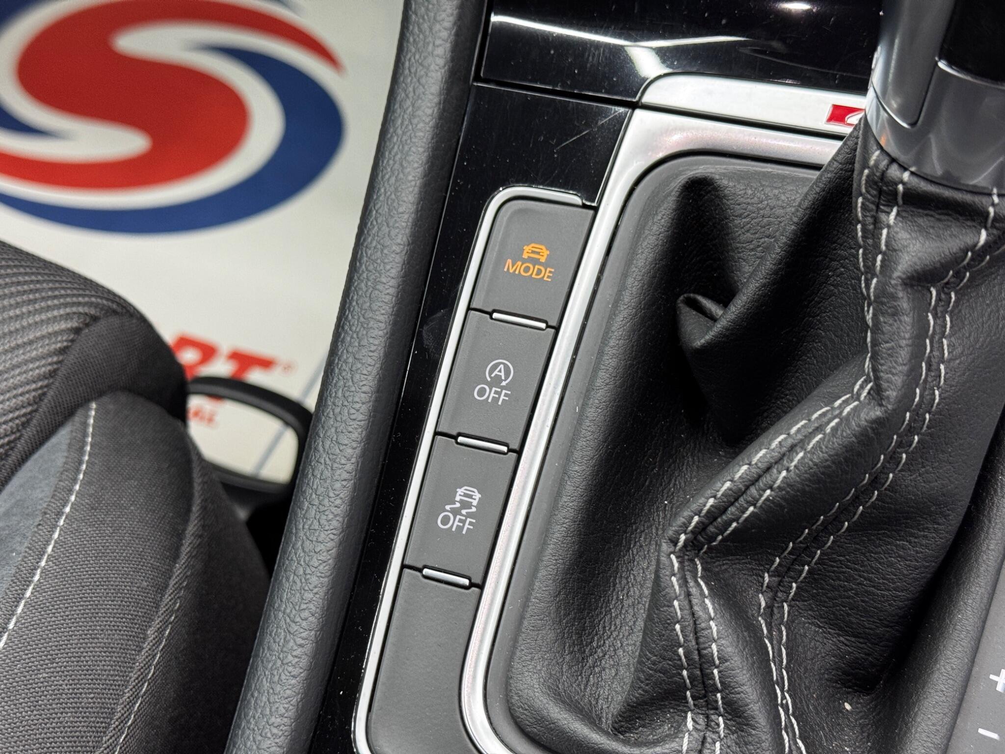 Volkswagen Golf - Image 29