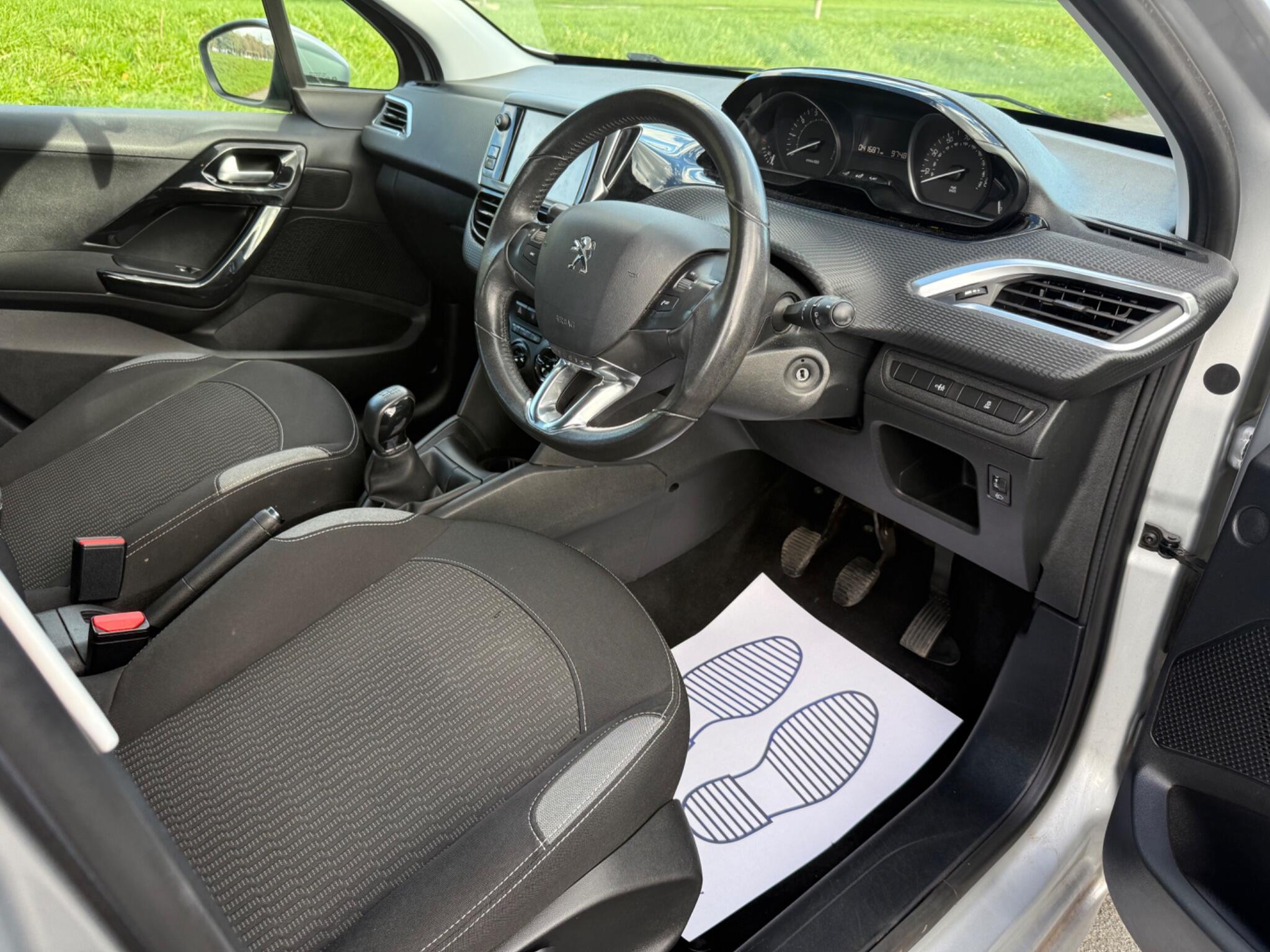 Peugeot 208 - Image 18