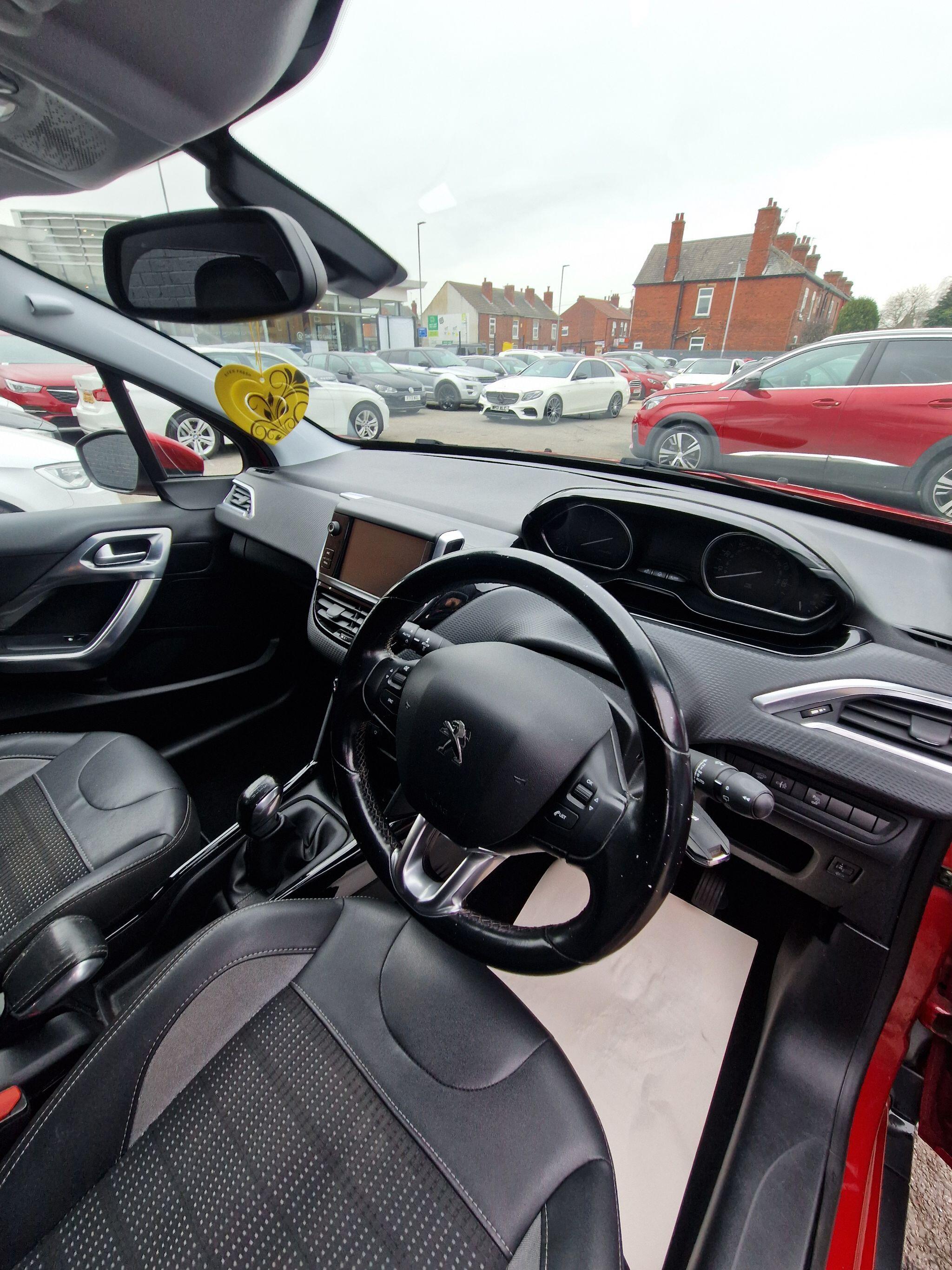 Peugeot 2008 - Image 25