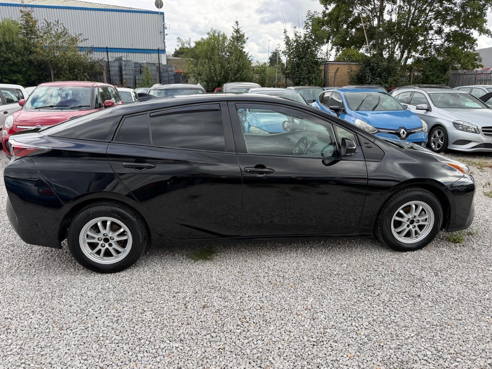 Toyota Prius - Image 5