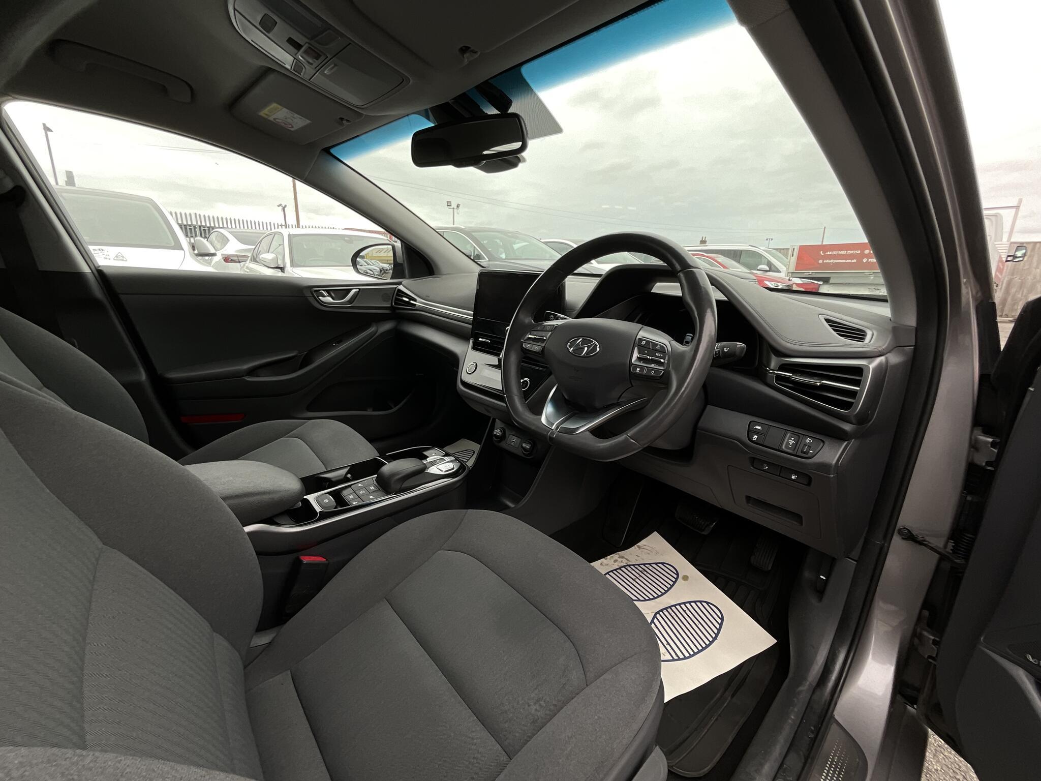 Hyundai Ioniq - Image 8