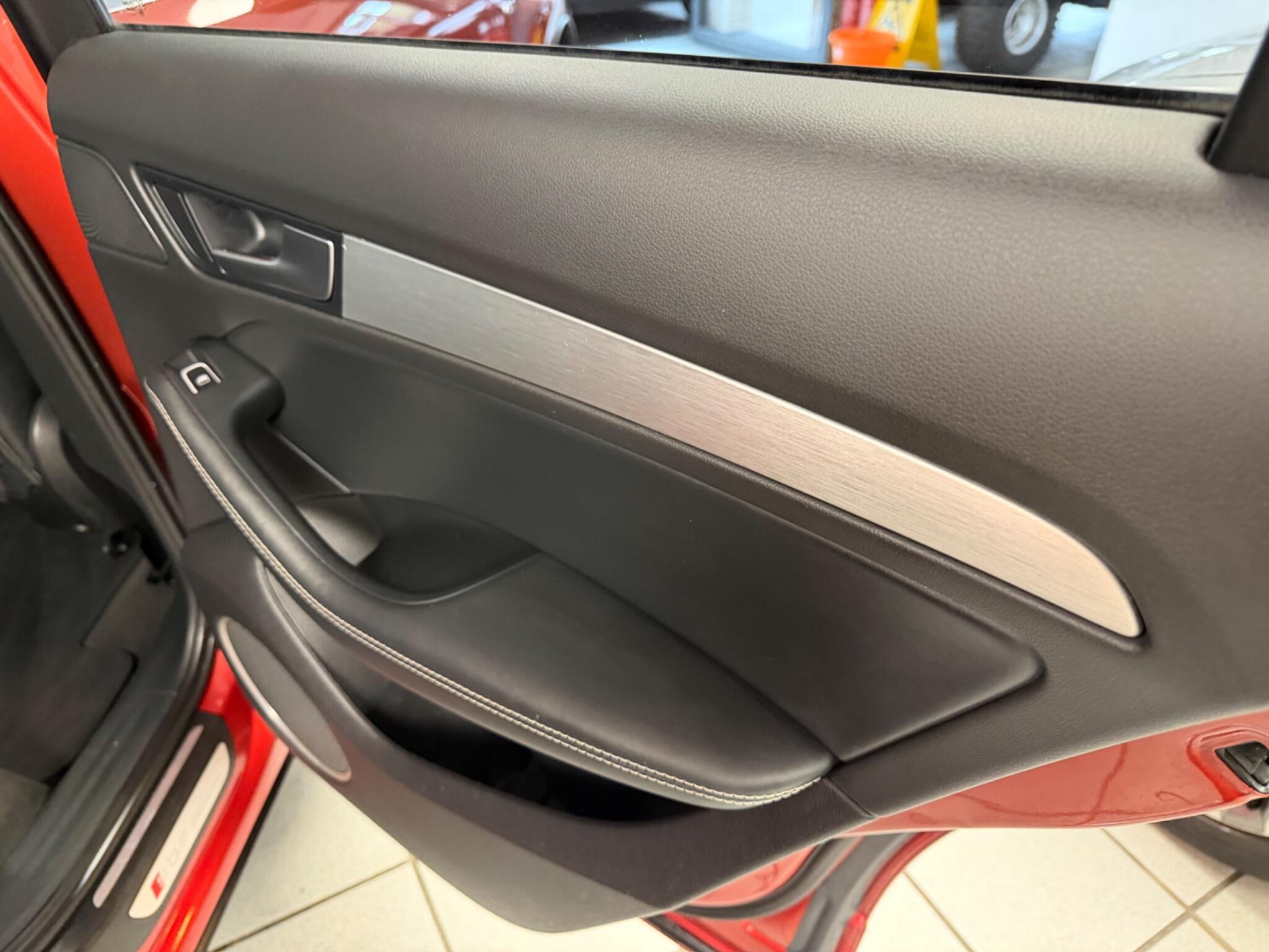 Audi SQ5 - Image 28