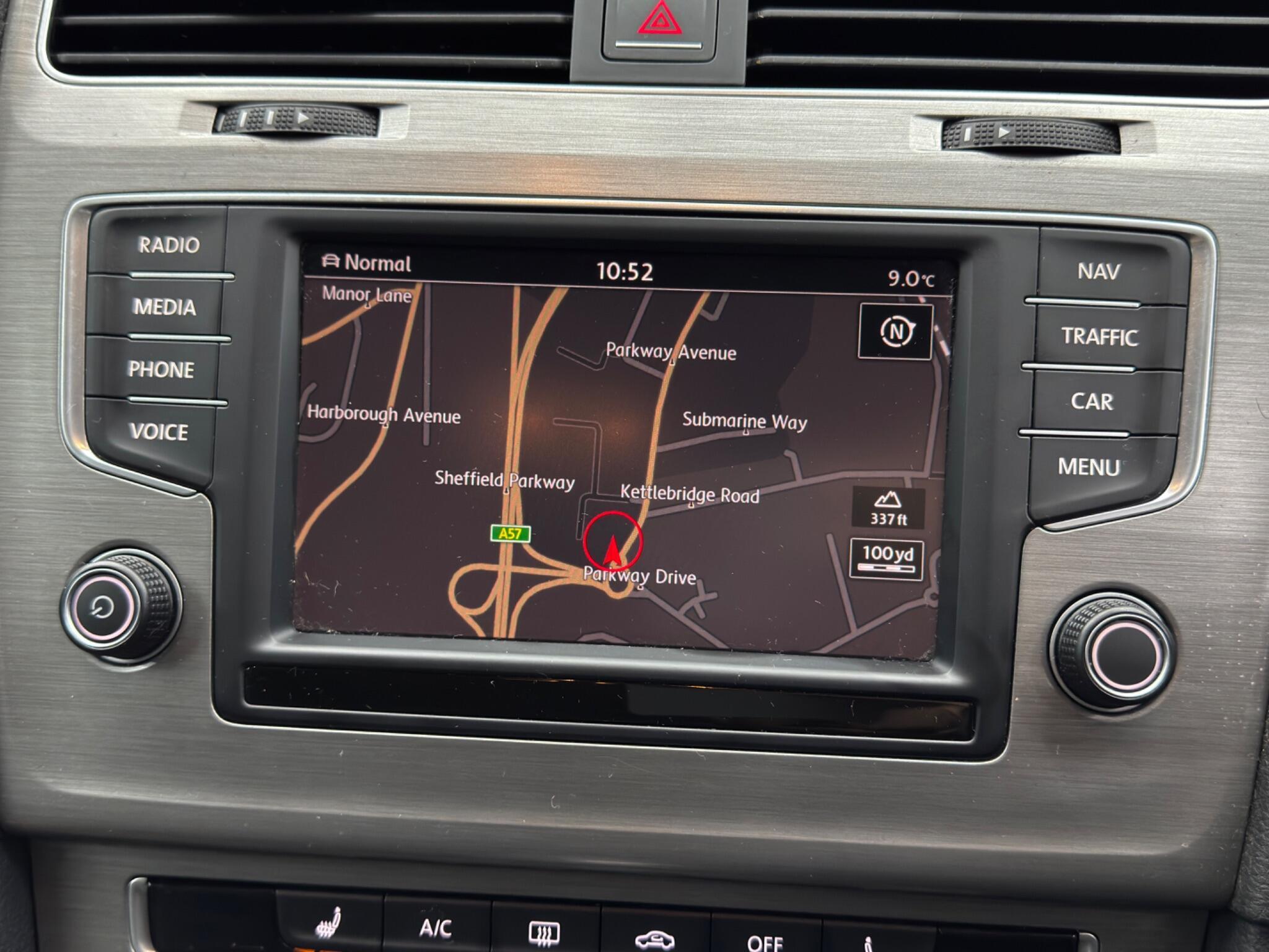 Volkswagen Golf - Image 29