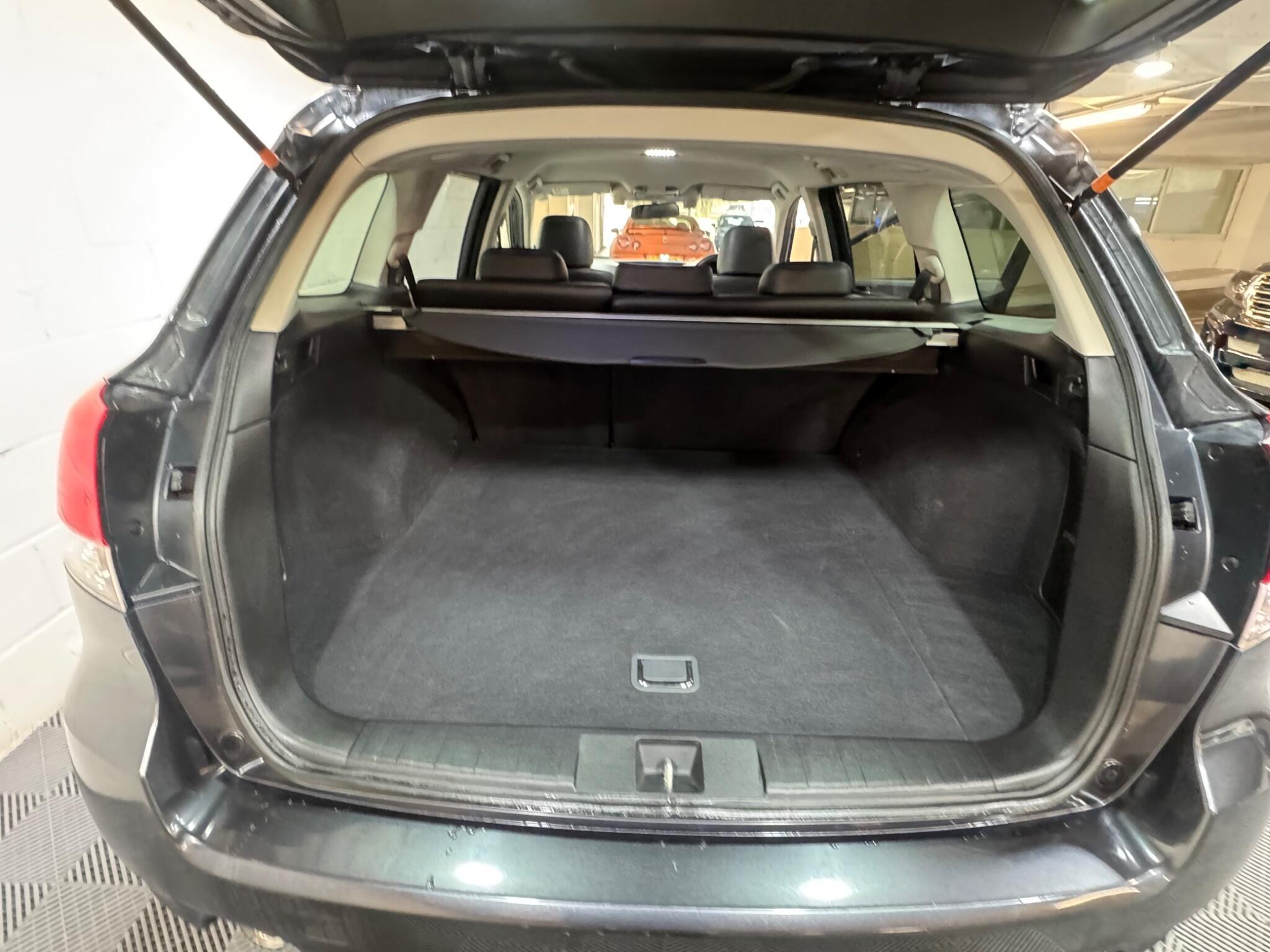 Subaru Legacy - Image 13