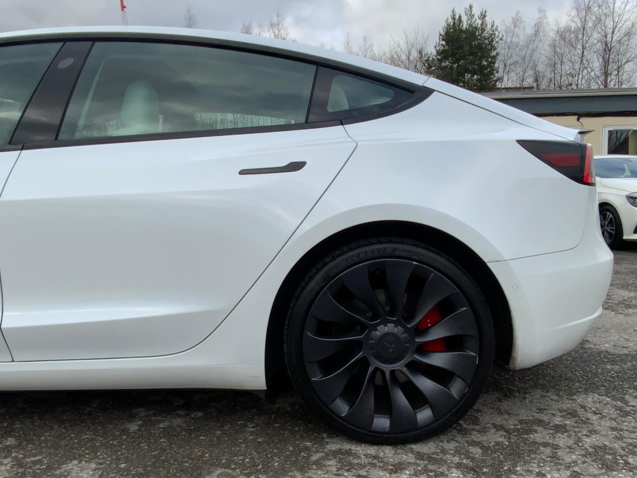 Tesla Model 3 - Image 32