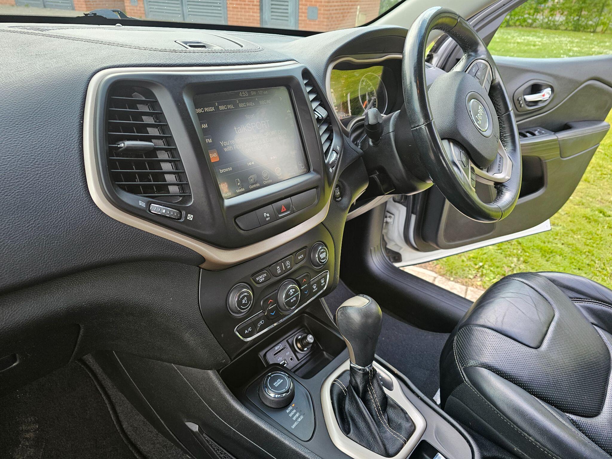 Jeep Cherokee - Image 30