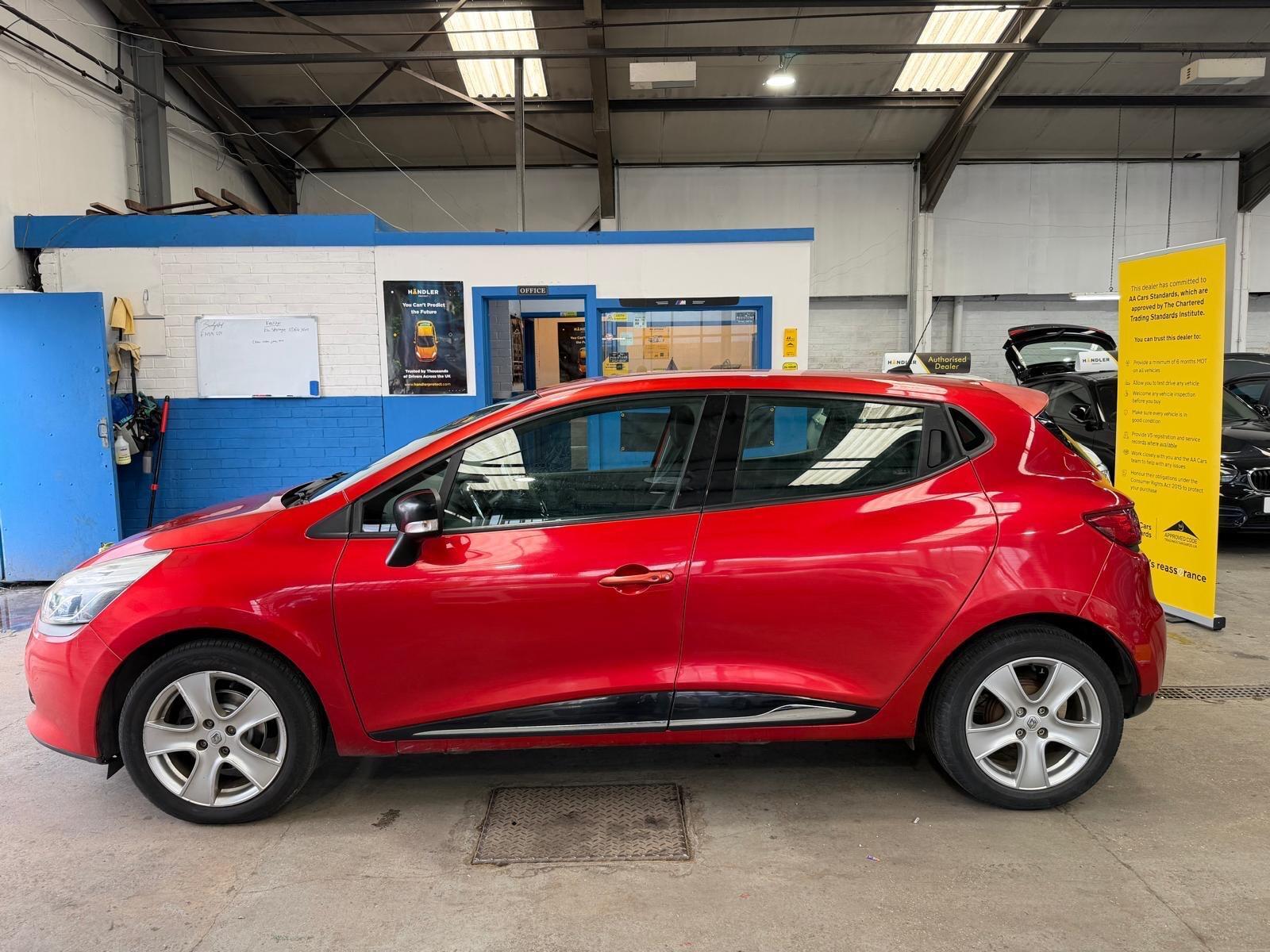 Renault Clio - Image 25