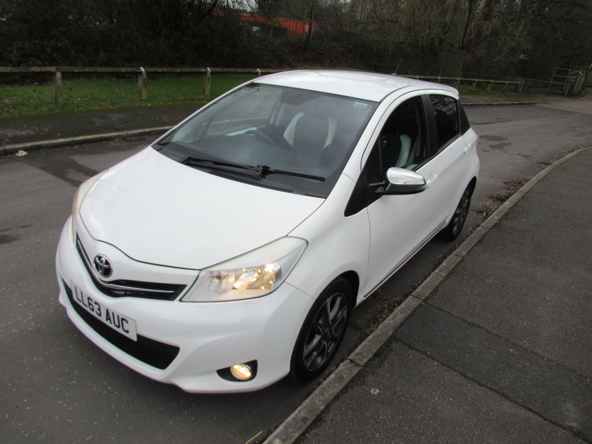 Toyota Yaris - Image 10