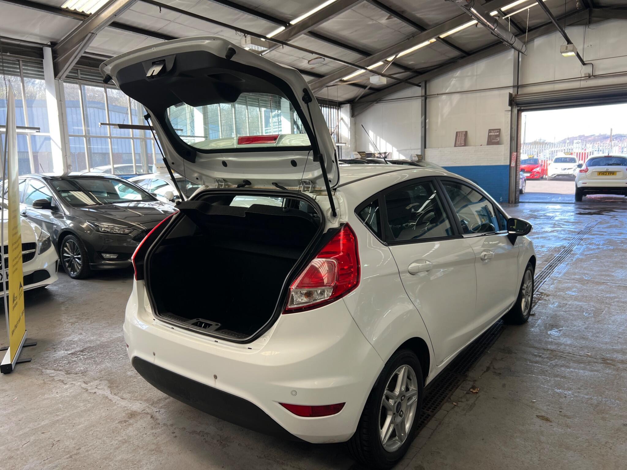 Ford Fiesta - Image 16