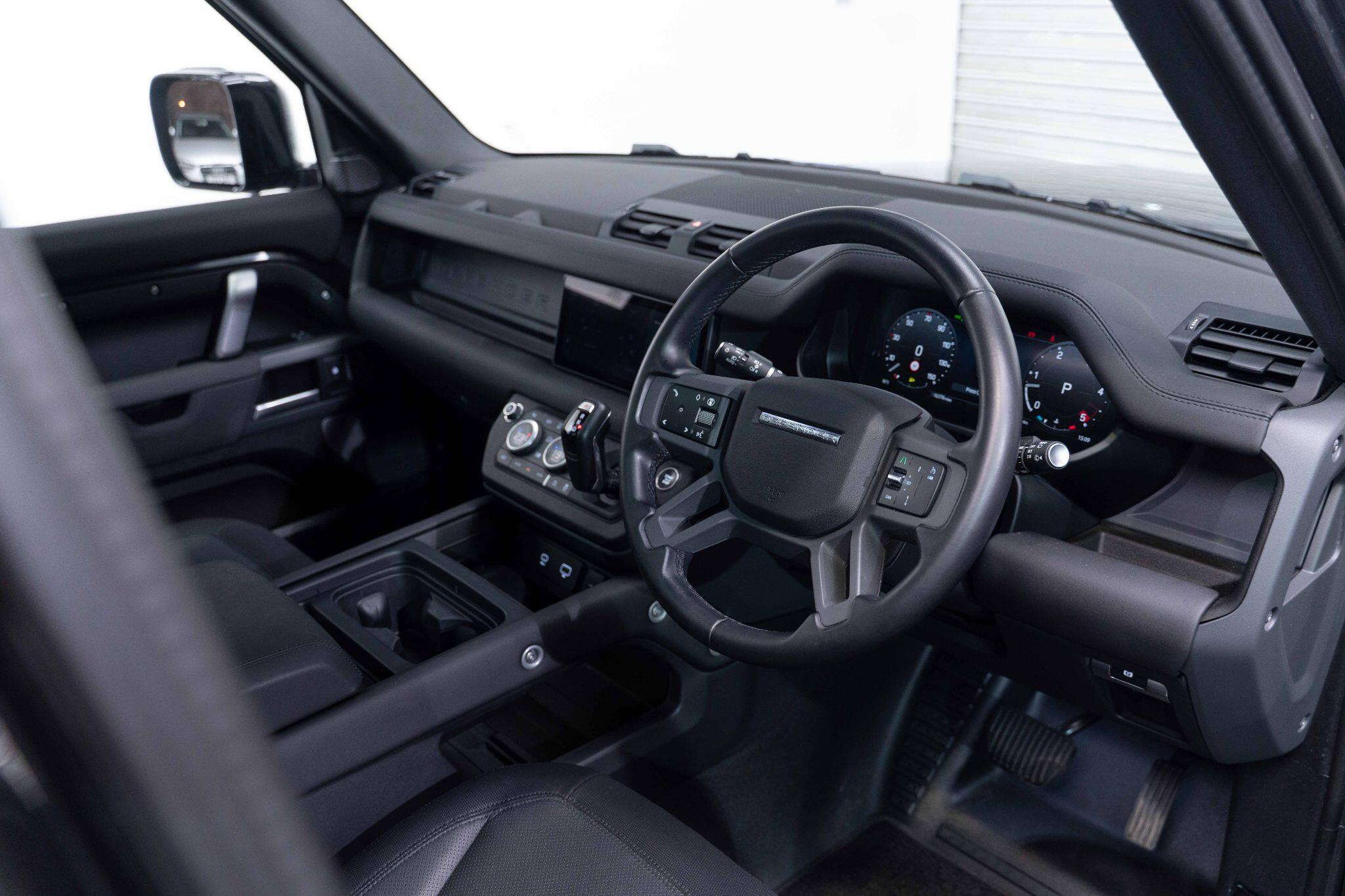 Land Rover Defender 110 - Image 7