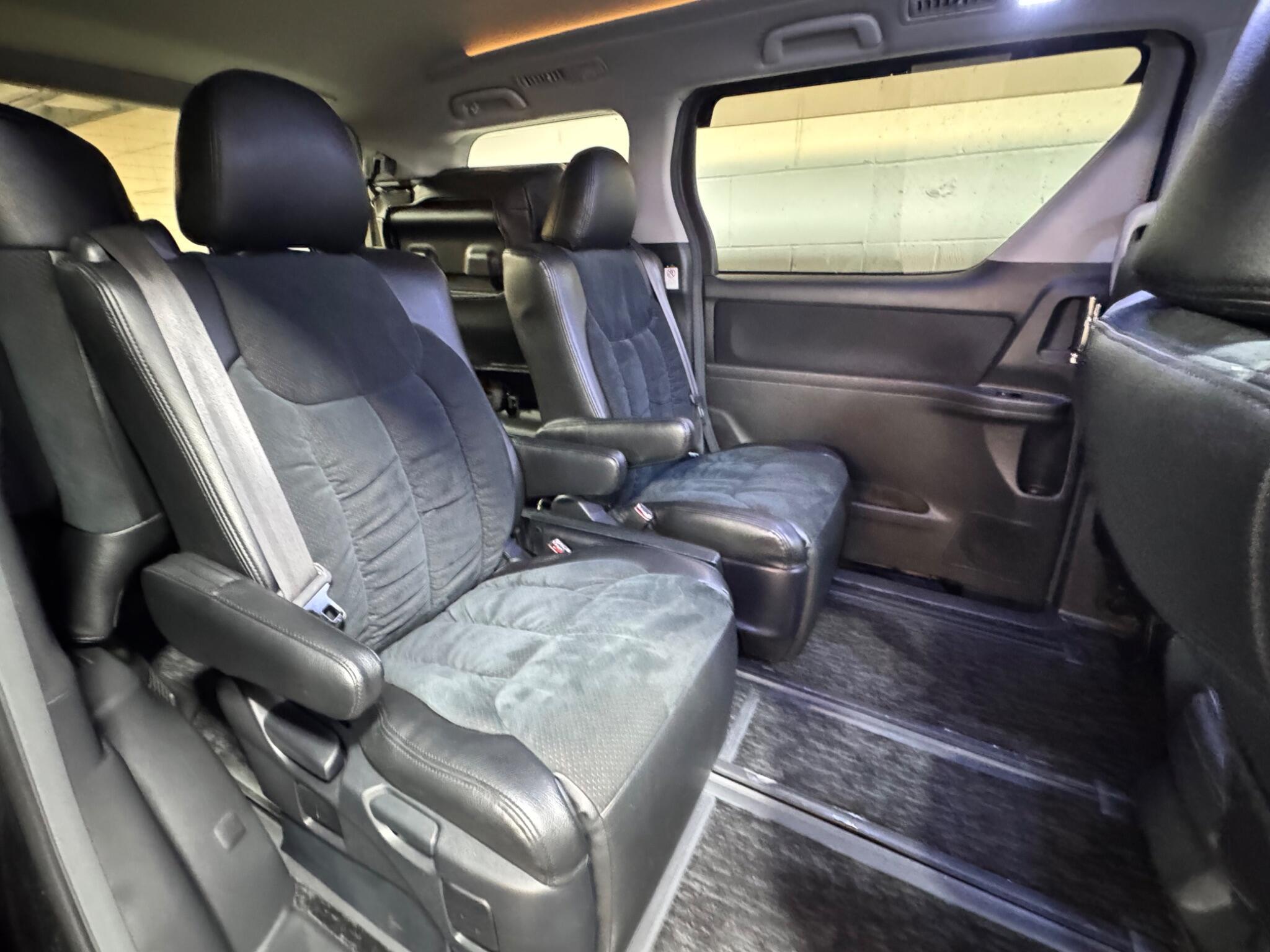 Toyota Vellfire - Image 12