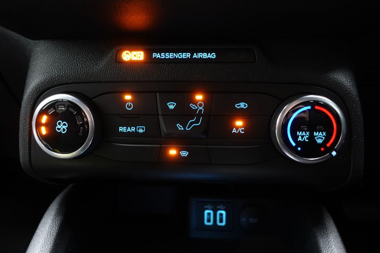 Ford Focus - Image 41