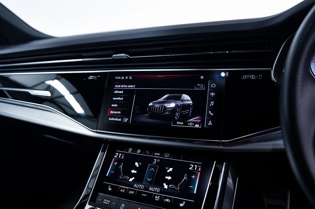 Audi Q7 - Image 22