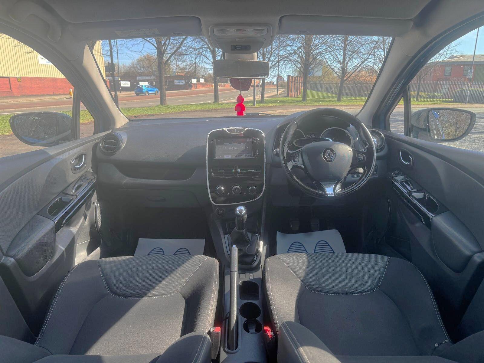 Renault Clio - Image 16