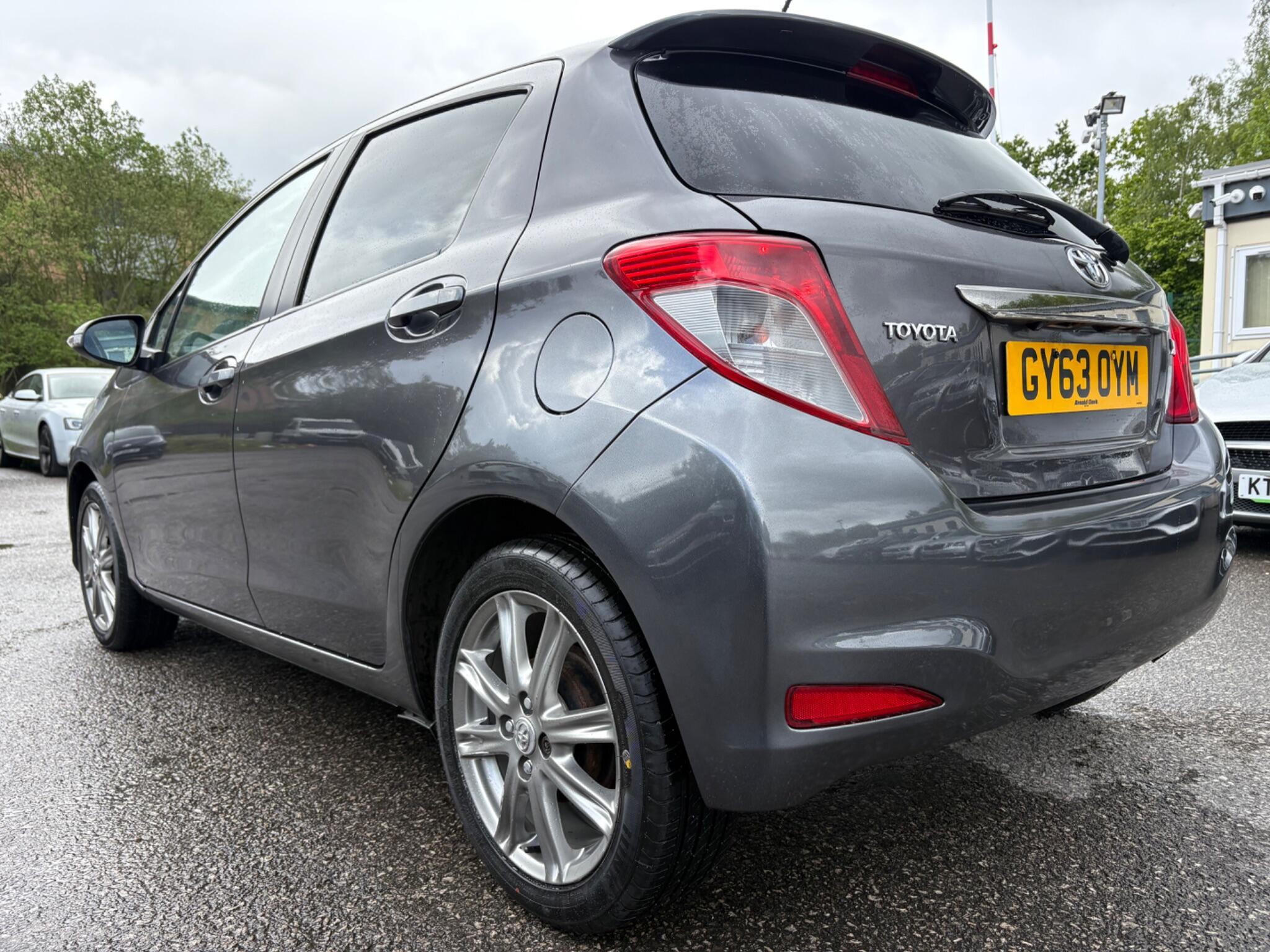 Toyota Yaris - Image 14