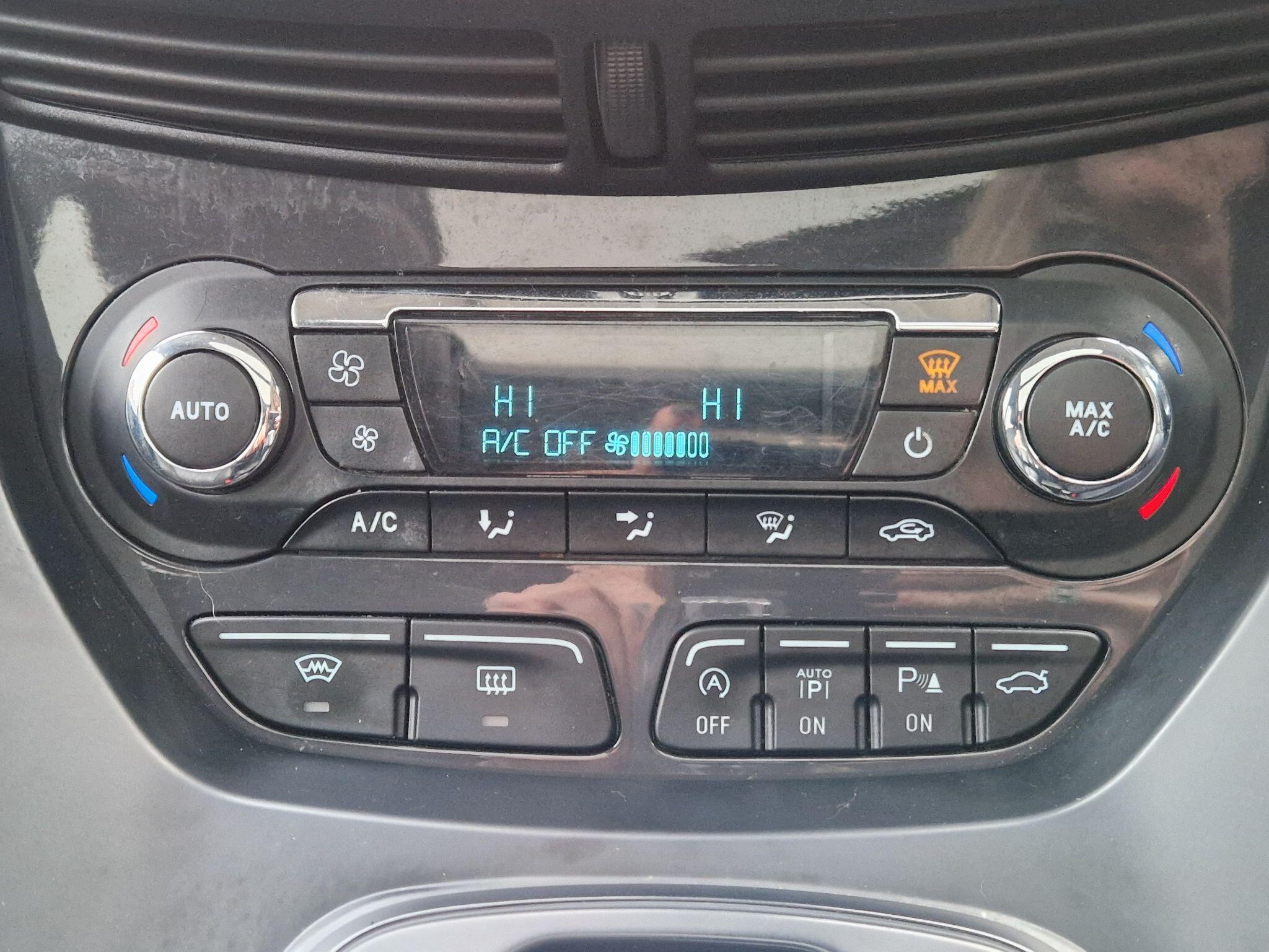 Ford Kuga - Image 45